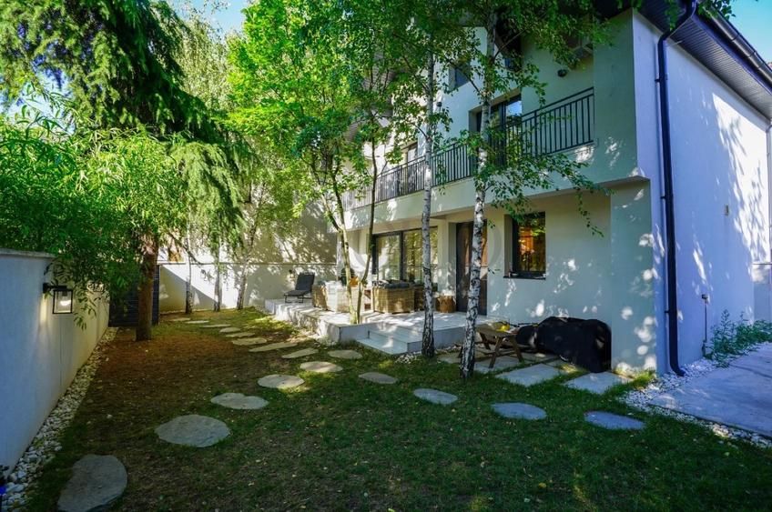Vilă premium renovată integral | Erou Iancu Nicolae | Grădină privată — fotografia 2