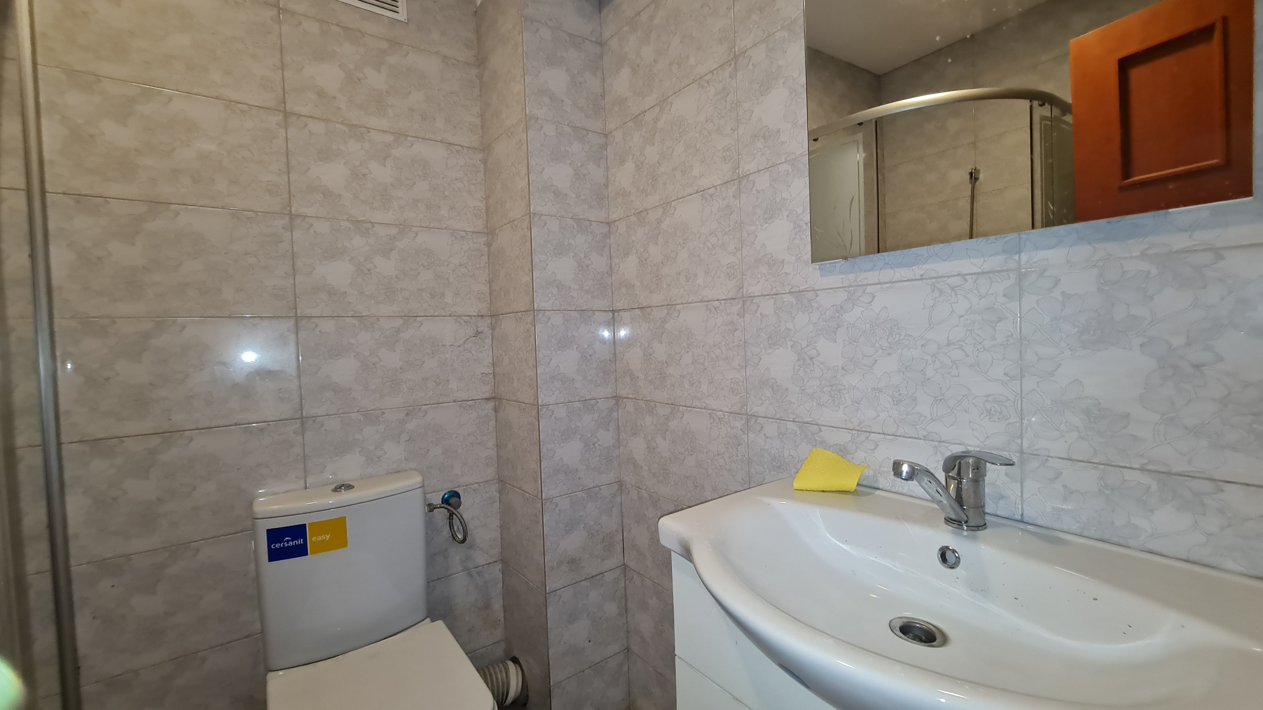 Garsoniere si apartamente de inchiriat- pretabil muncitori! — fotografia 14