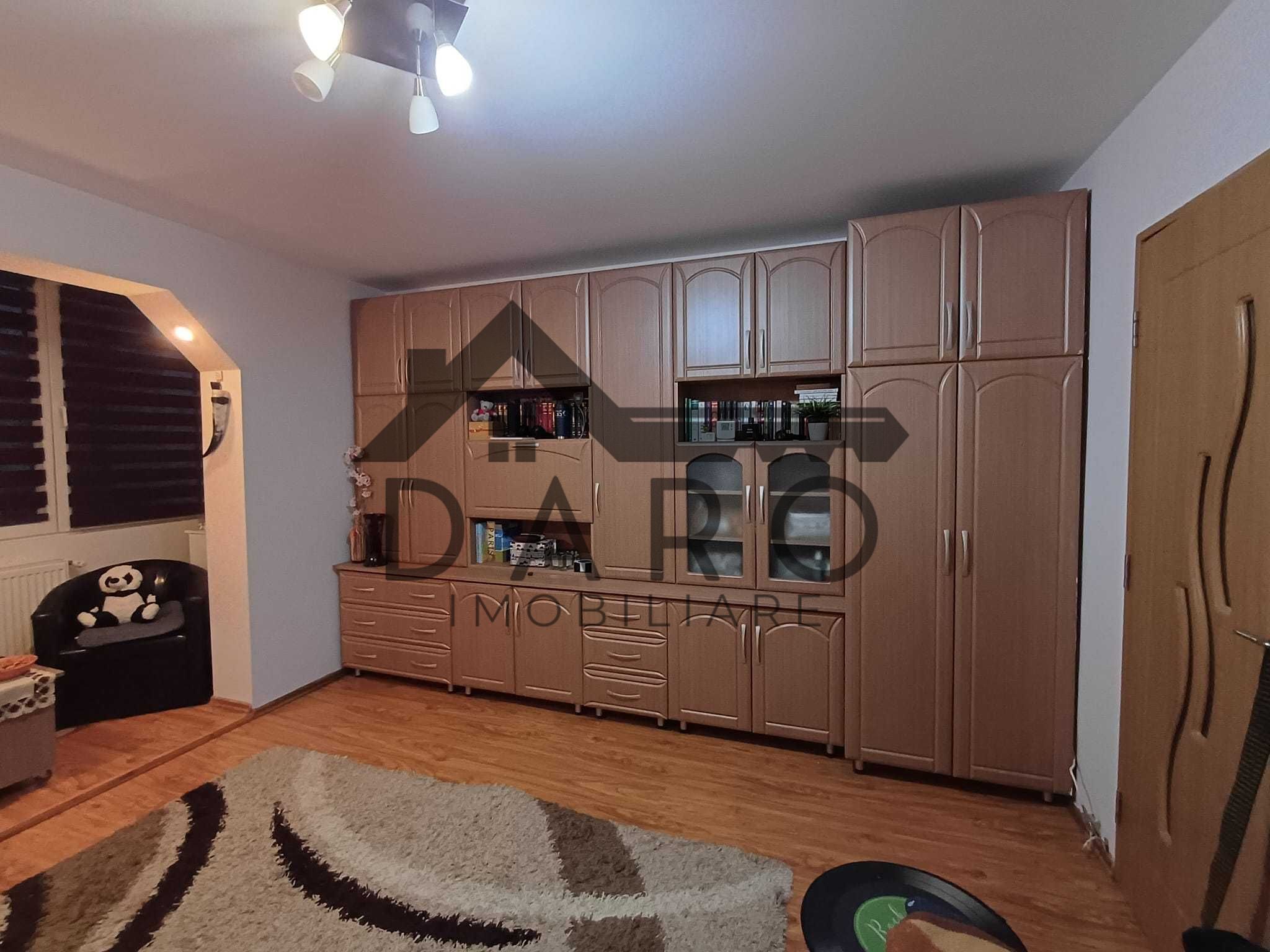 Oferim spre vânzare apartament cu 3 camere Dambu Pietros — fotografia 2
