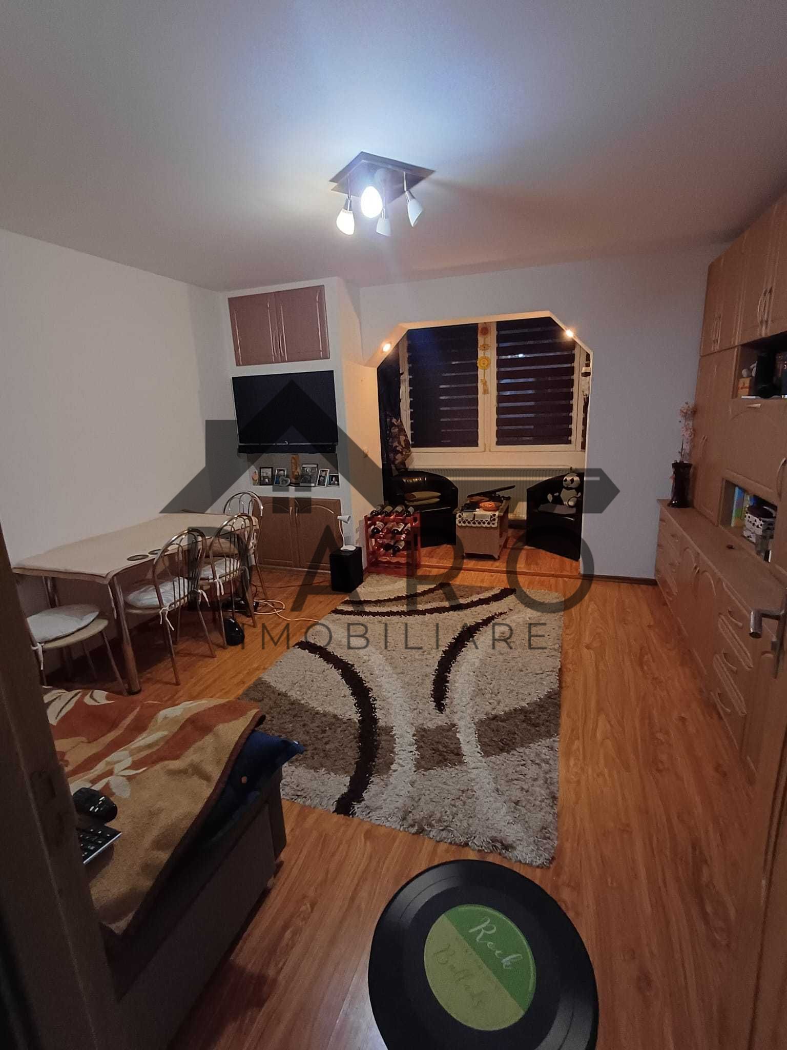 Oferim spre vânzare apartament cu 3 camere Dambu Pietros — fotografia 3