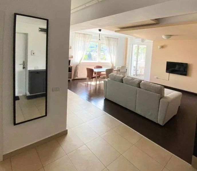 Un apartament care bifează exact ce contează spațiu lumină liniște și parcare — fotografia 4