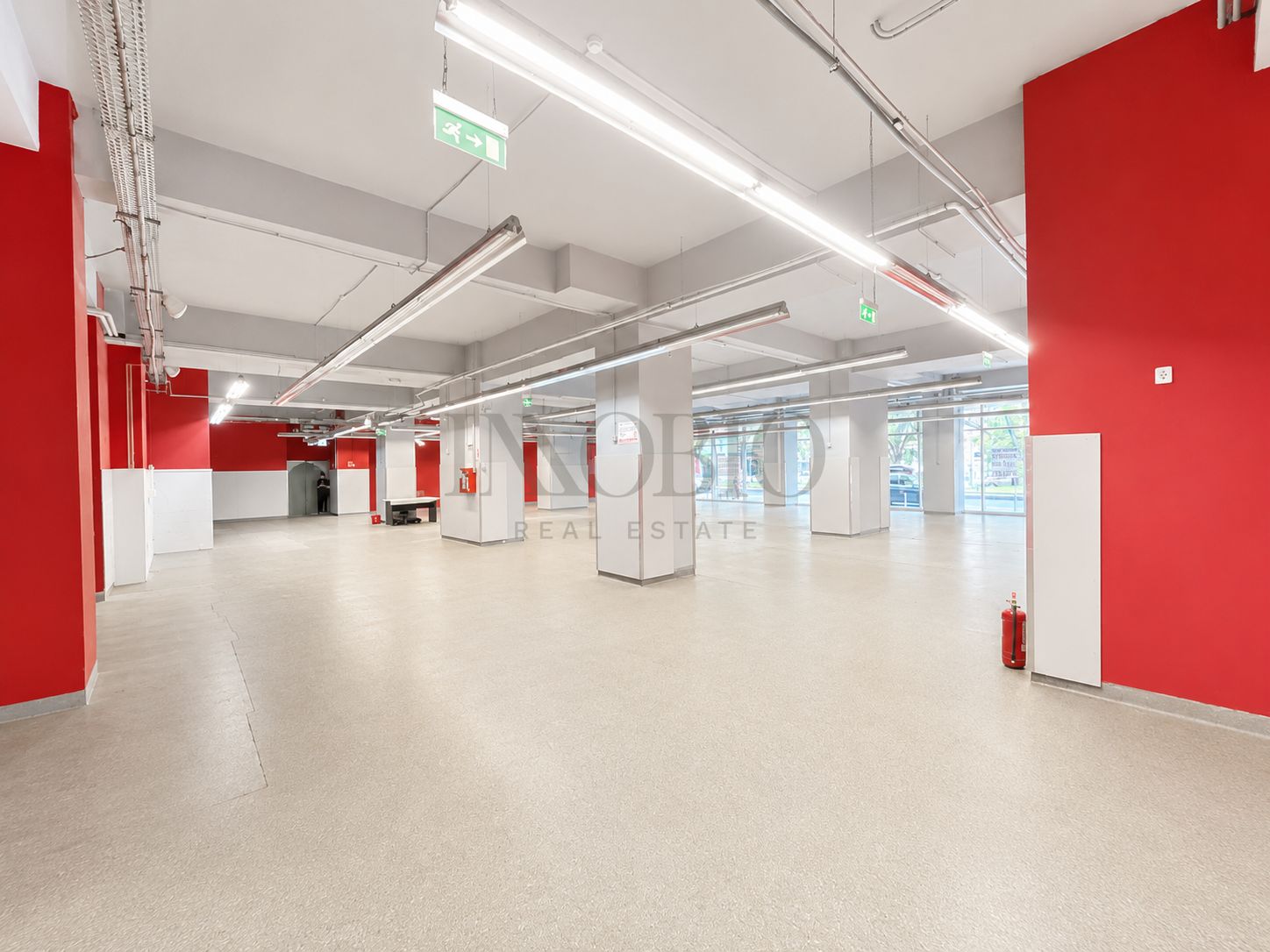 Spațiu comercial excelent | Fost Mega Image — fotografia 5