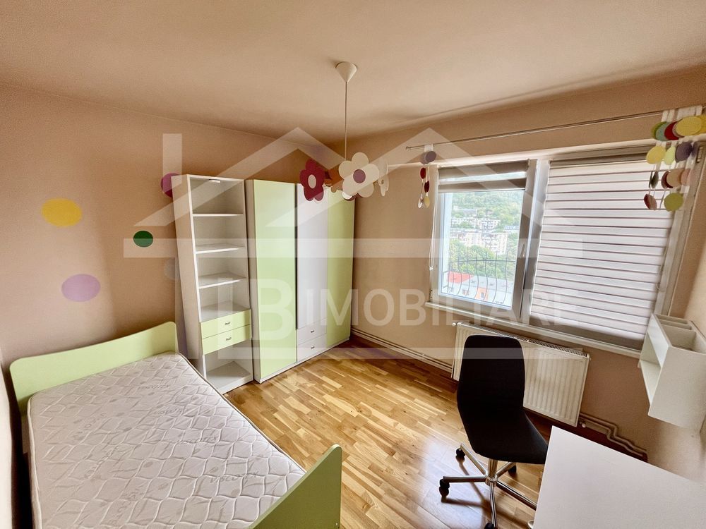 Apartament cu 3 camere, 70 mp, decomandat, Zona Fortuna — fotografia 3