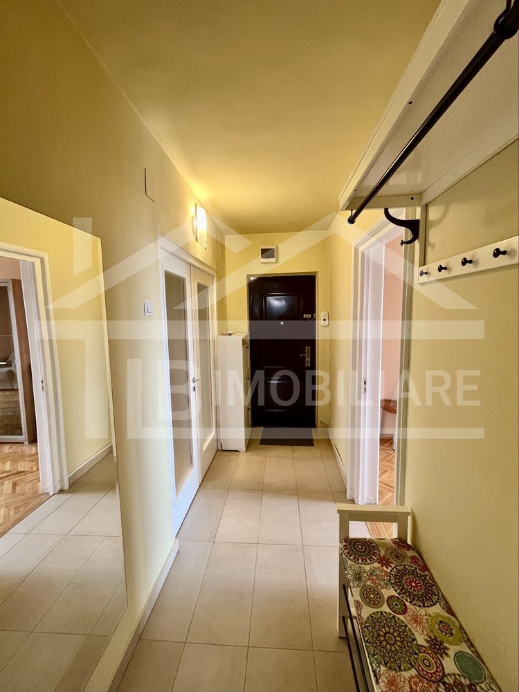 Apartament cu 3 camere, 70 mp, decomandat, Zona Fortuna — fotografia 6