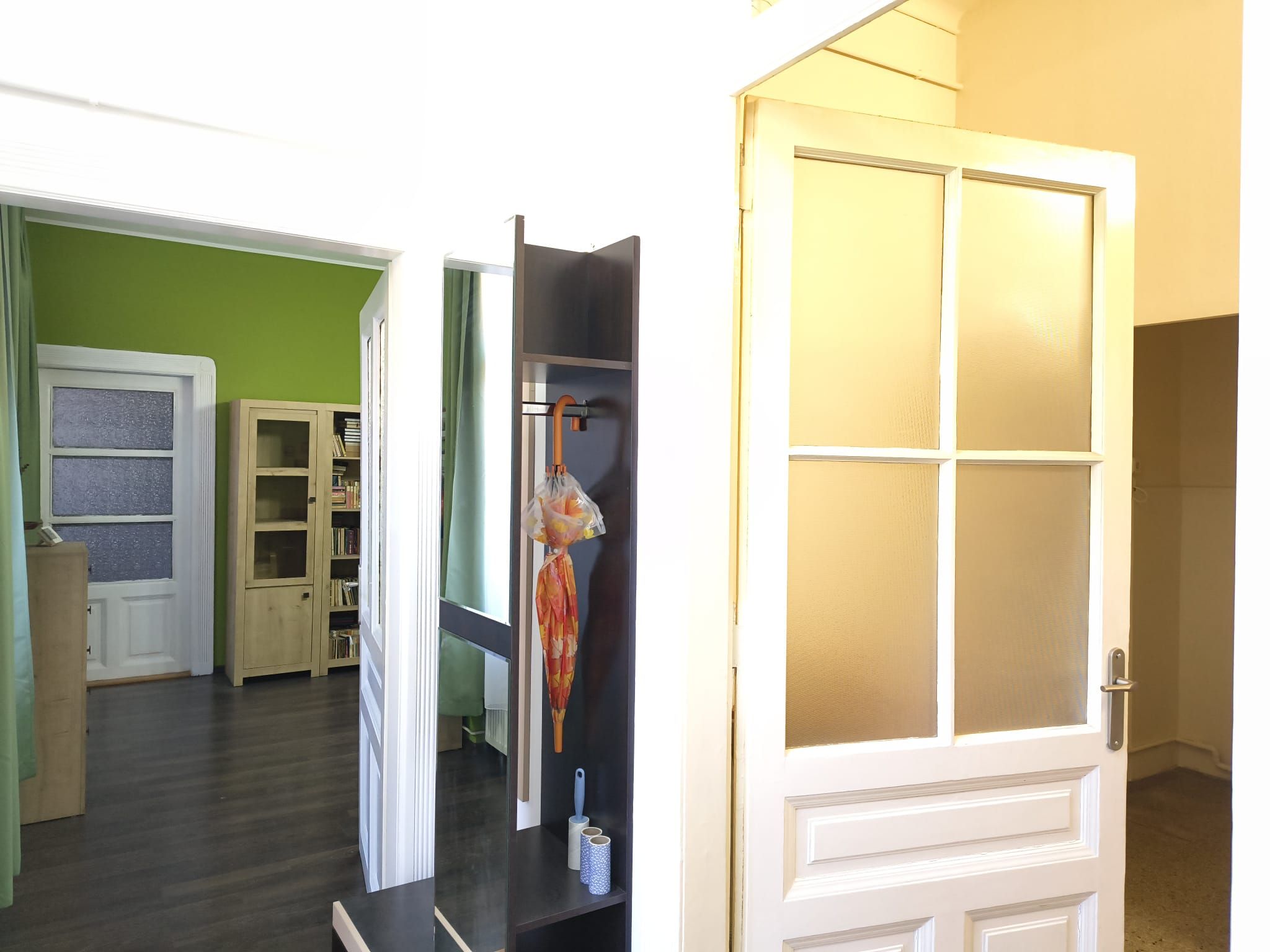 Apartament central, 2 camere, centrala gaz. 390 E/lună. Comision 0 — fotografia 4