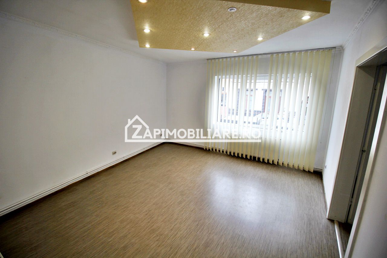 Spatiu birouri 4 camere, 2 băi,100 mp. zona centrală