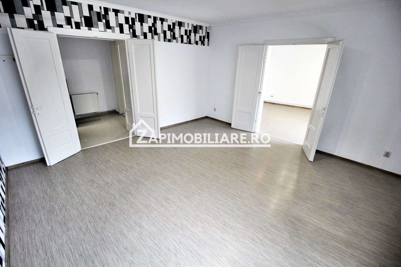 Spatiu birouri 4 camere, 2 băi,100 mp. zona centrală — fotografia 3