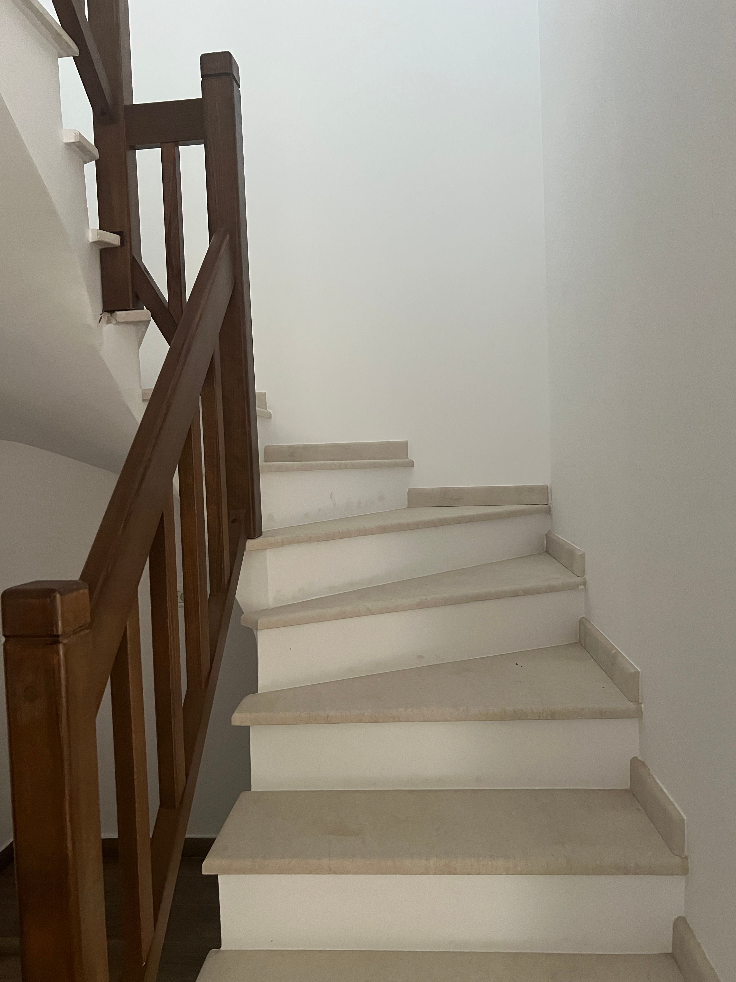 Case înșiruite cu 4 camere, grădină privată și 2 locuri de parcare — fotografia 2