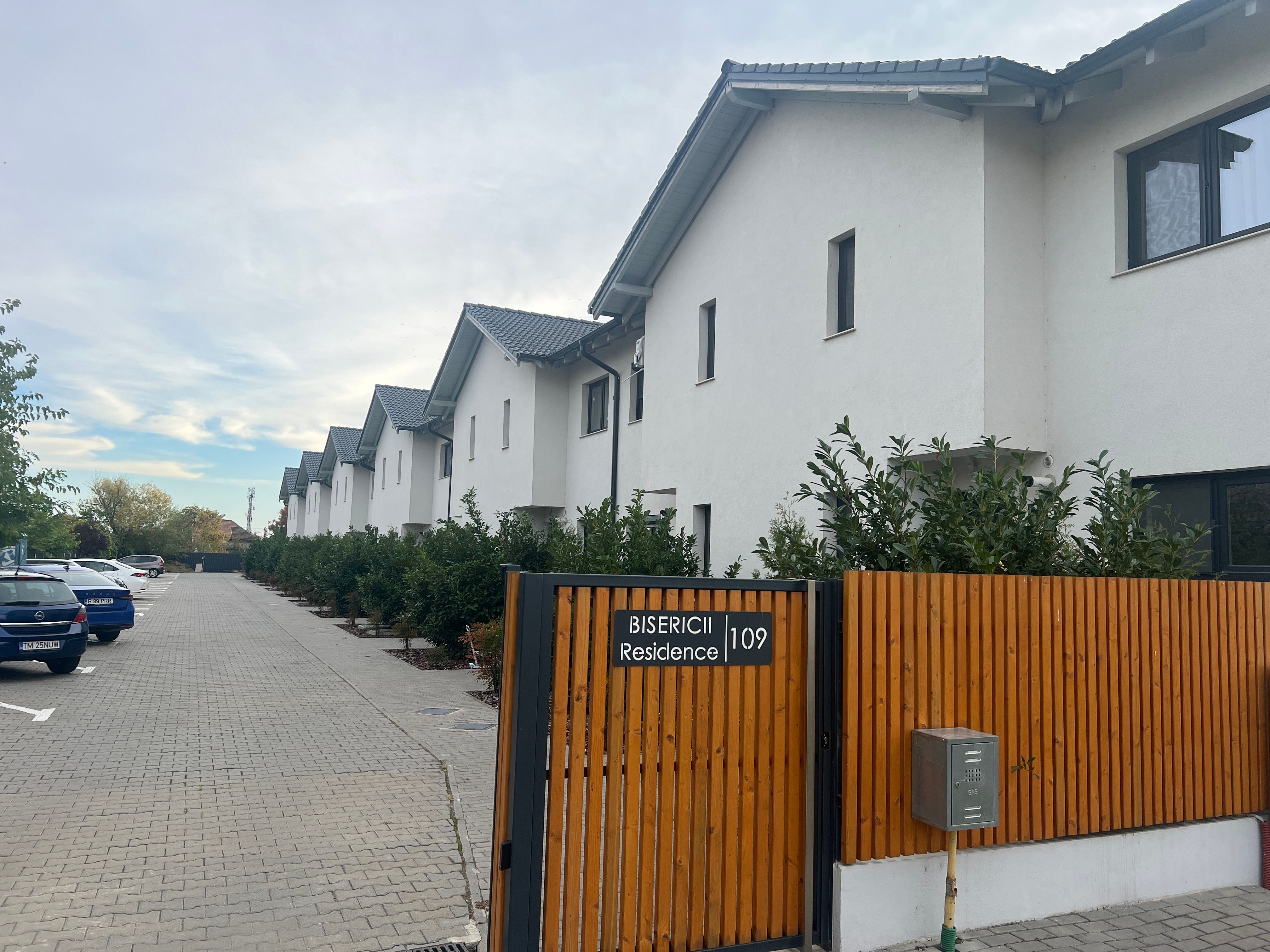 Case înșiruite cu 4 camere, grădină privată și 2 locuri de parcare — fotografia 4