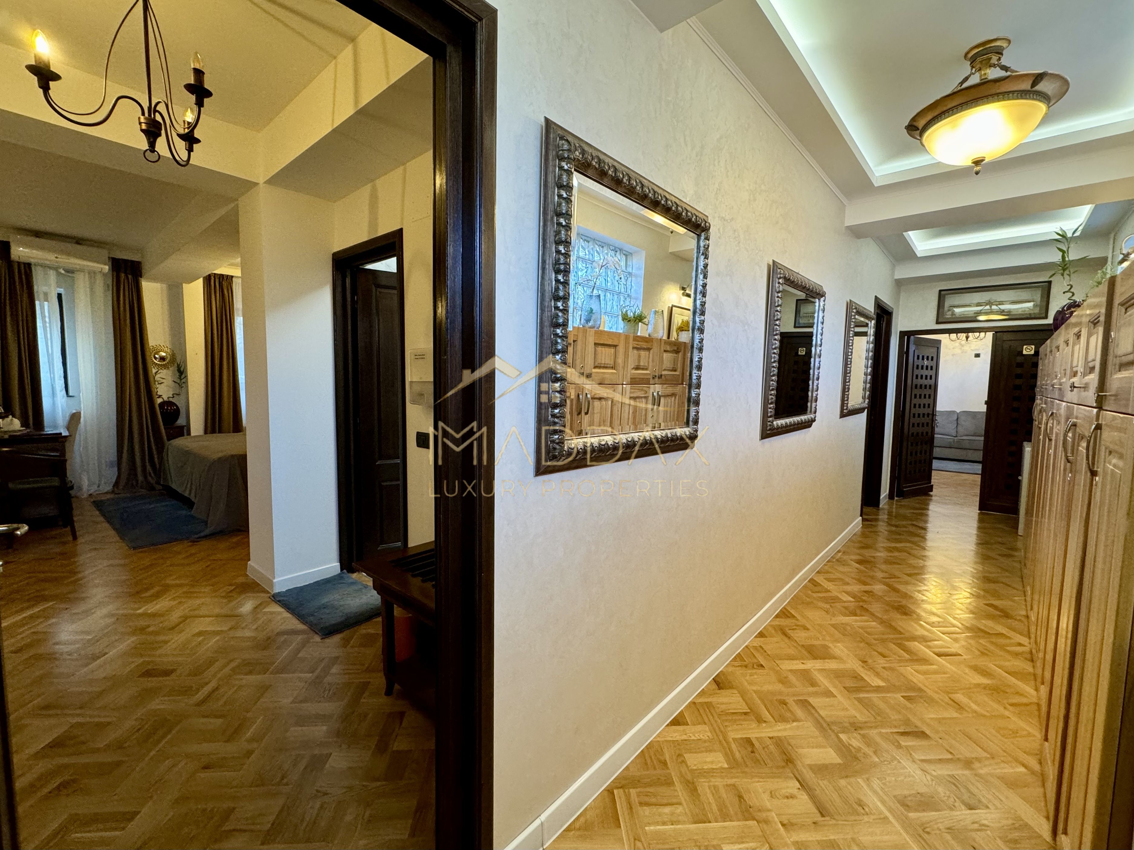 Apartament cu 4 camere / Posibilitate investitie / Arcul de Triumf