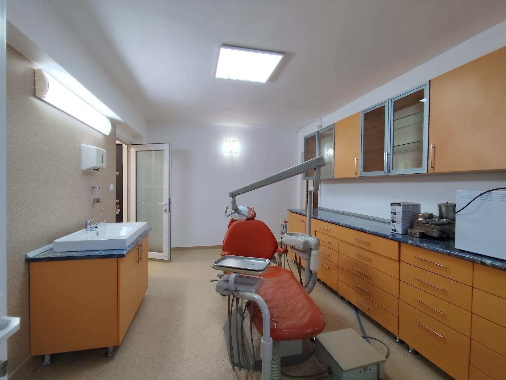 Cabinet stomatologic, echipat, modern, zona Lacu Rosu, Oradea, VANZARE