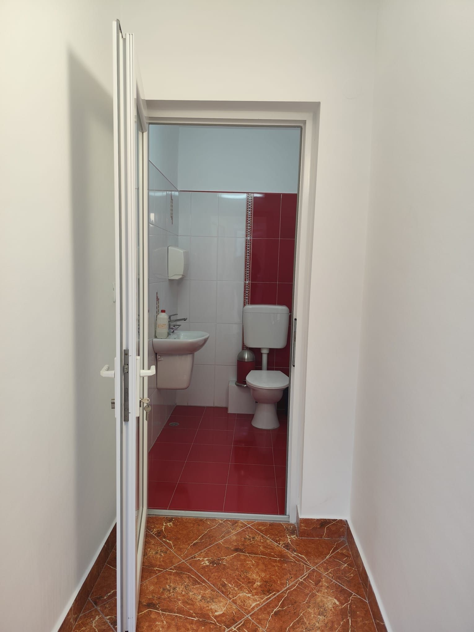 Cabinet stomatologic, echipat, modern, zona Lacu Rosu, Oradea, VANZARE — fotografia 12
