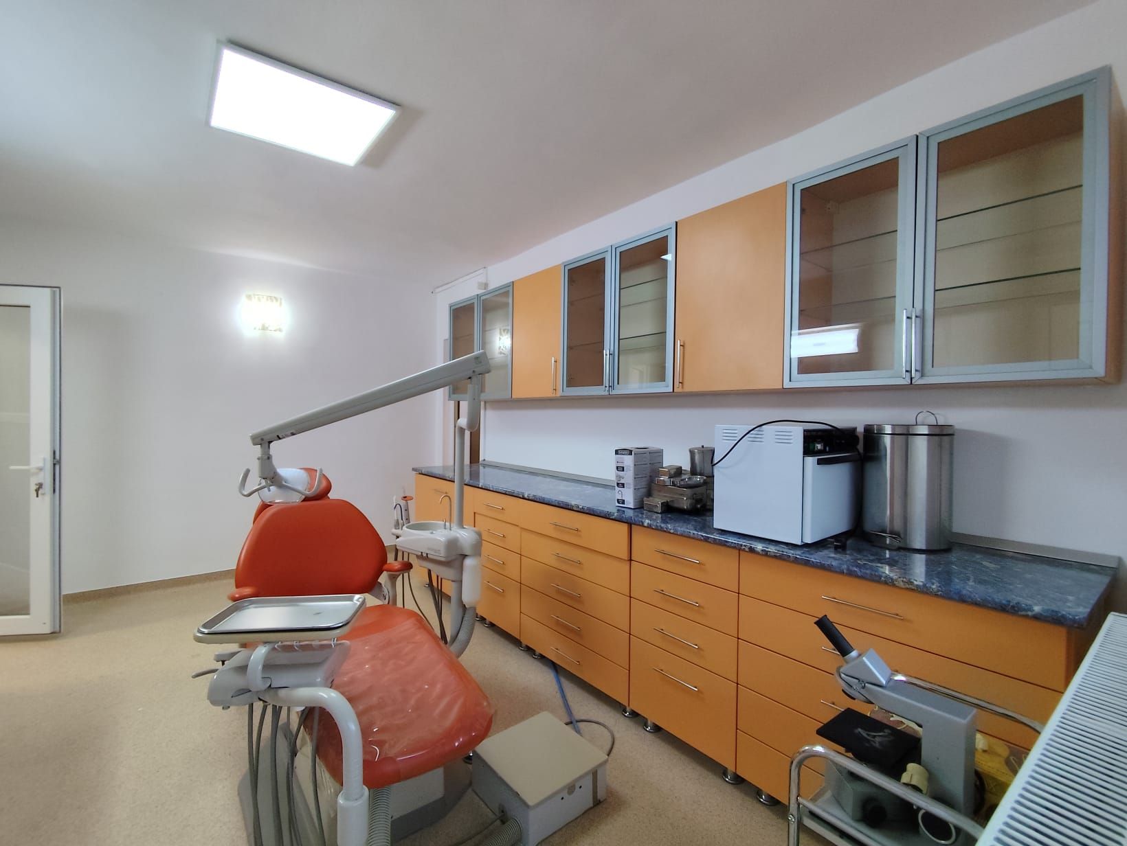 Cabinet stomatologic, echipat, modern, zona Lacu Rosu, Oradea, VANZARE — fotografia 3