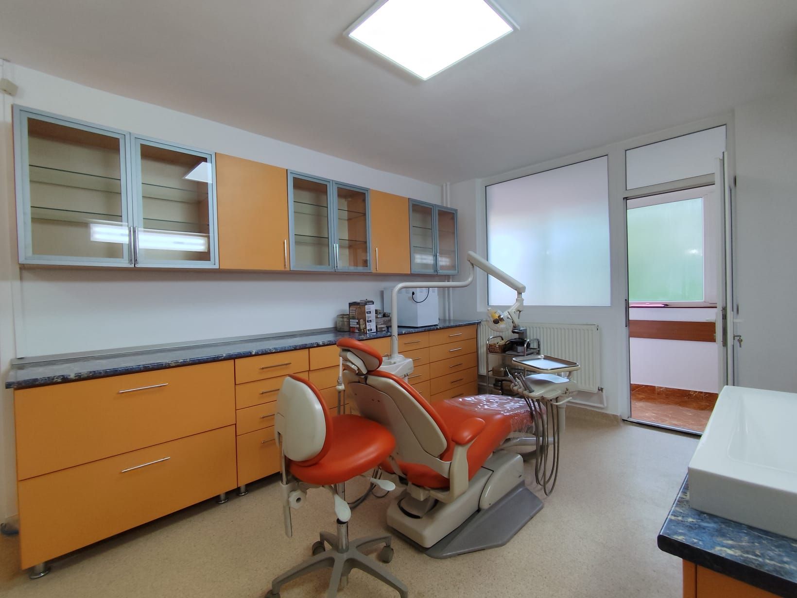 Cabinet stomatologic, echipat, modern, zona Lacu Rosu, Oradea, VANZARE — fotografia 4