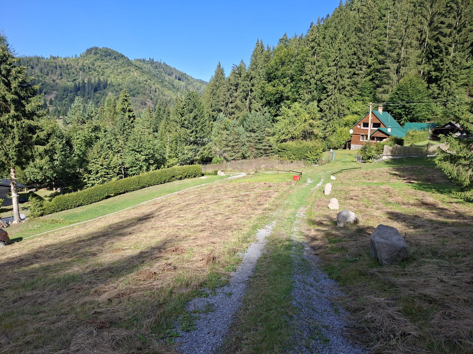 Teren intravilan la munte — fotografia 4