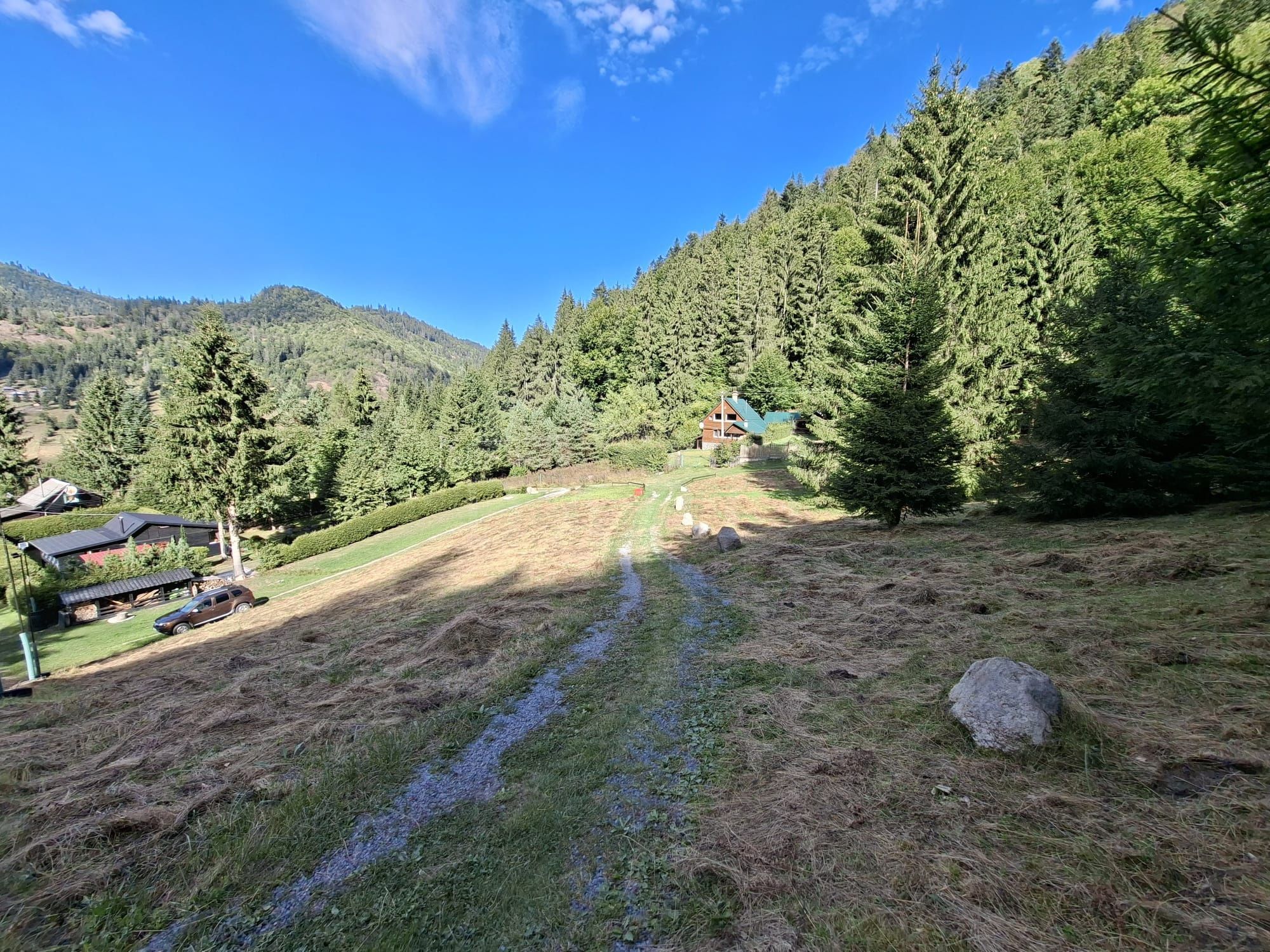 Teren intravilan la munte — fotografia 6