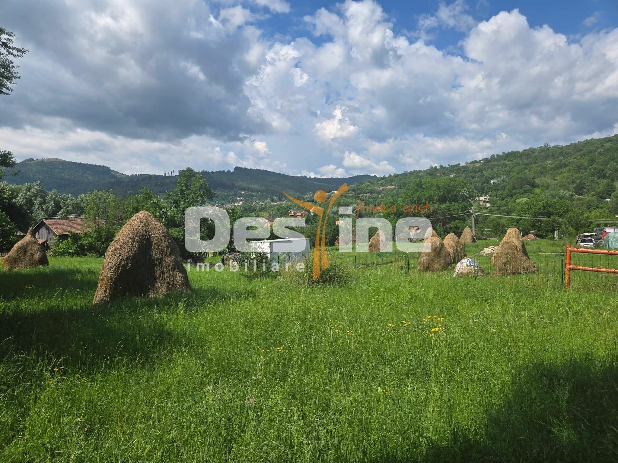 Teren în Valea Doftanei,  în suprafață de 1030 mp, zona Ermeneasa