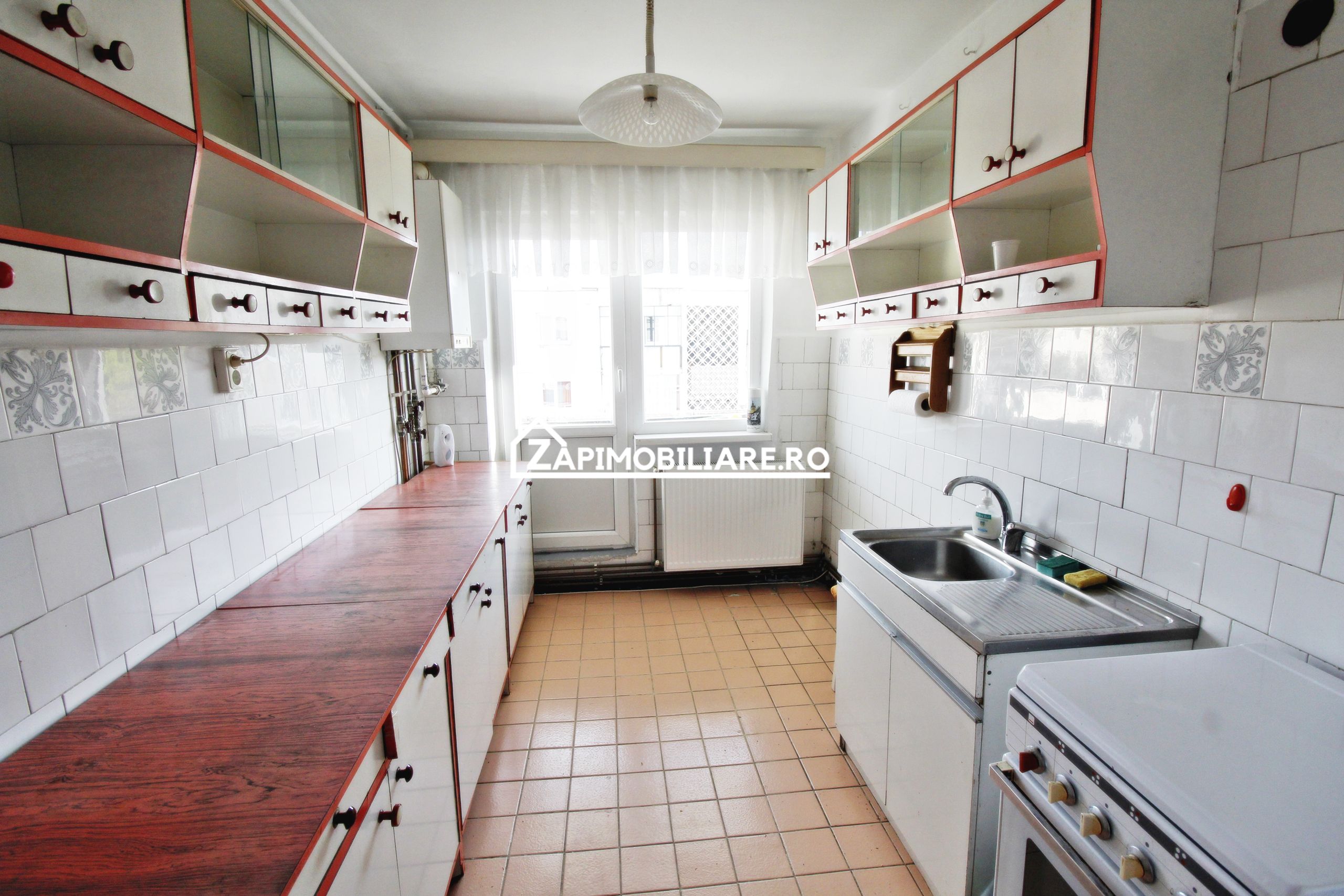Dambu Pietros - Zona Ansamblul Muresul - 4 camere - 2 balcoane