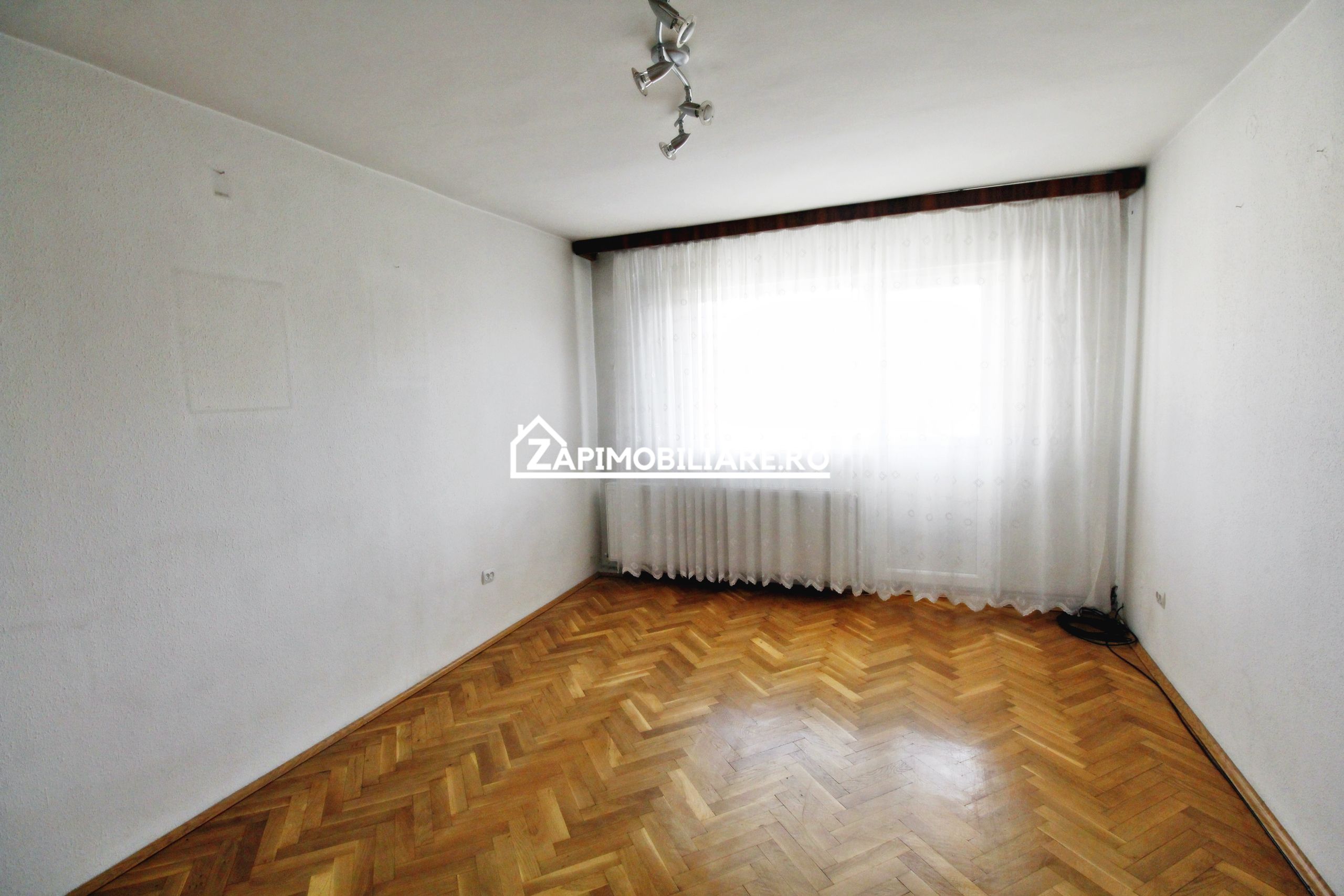 Dambu Pietros - Zona Ansamblul Muresul - 4 camere - 2 balcoane — fotografia 3