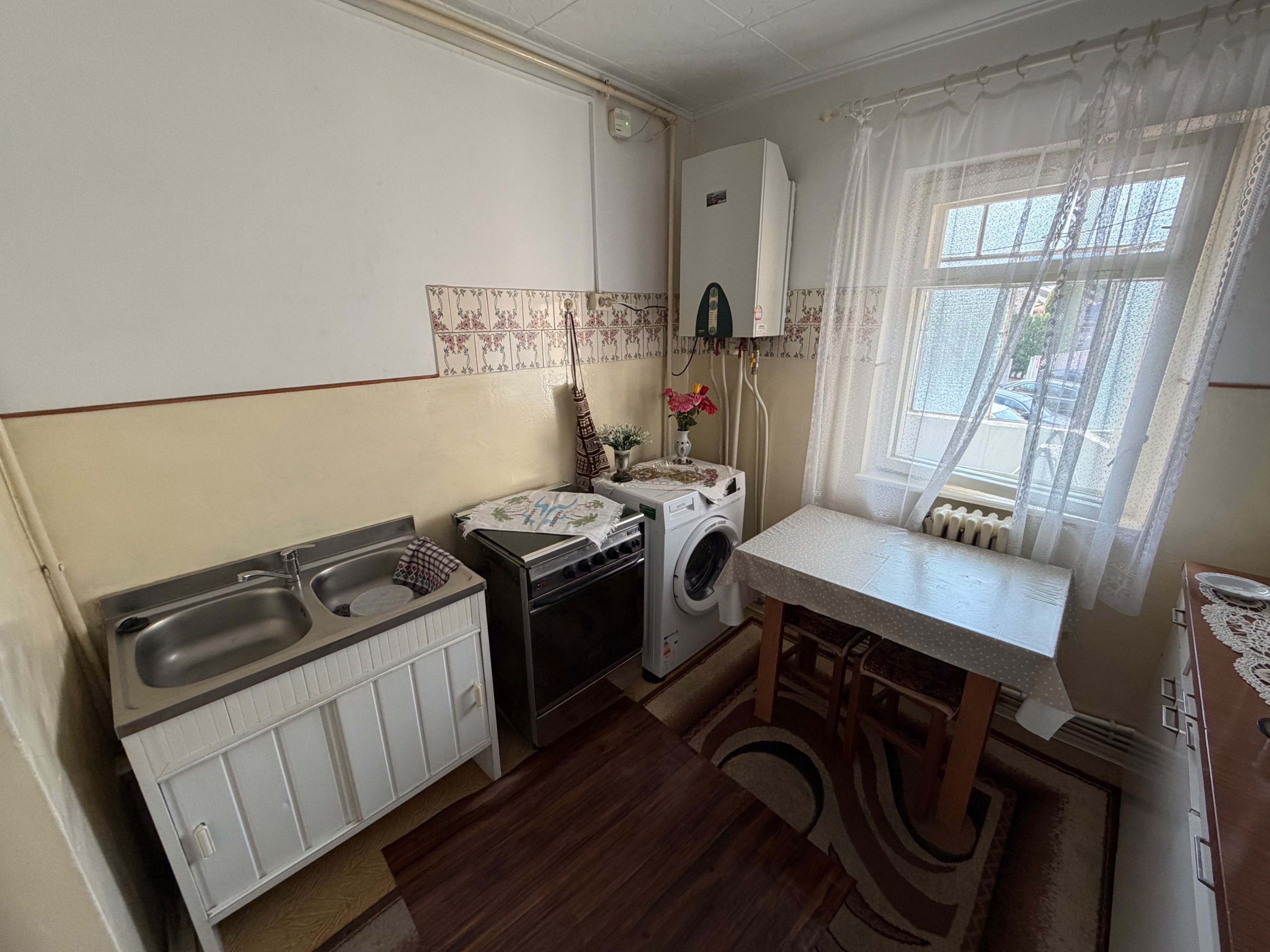Apartament 2 camere, etaj 1 - zona Cetate — fotografia 5
