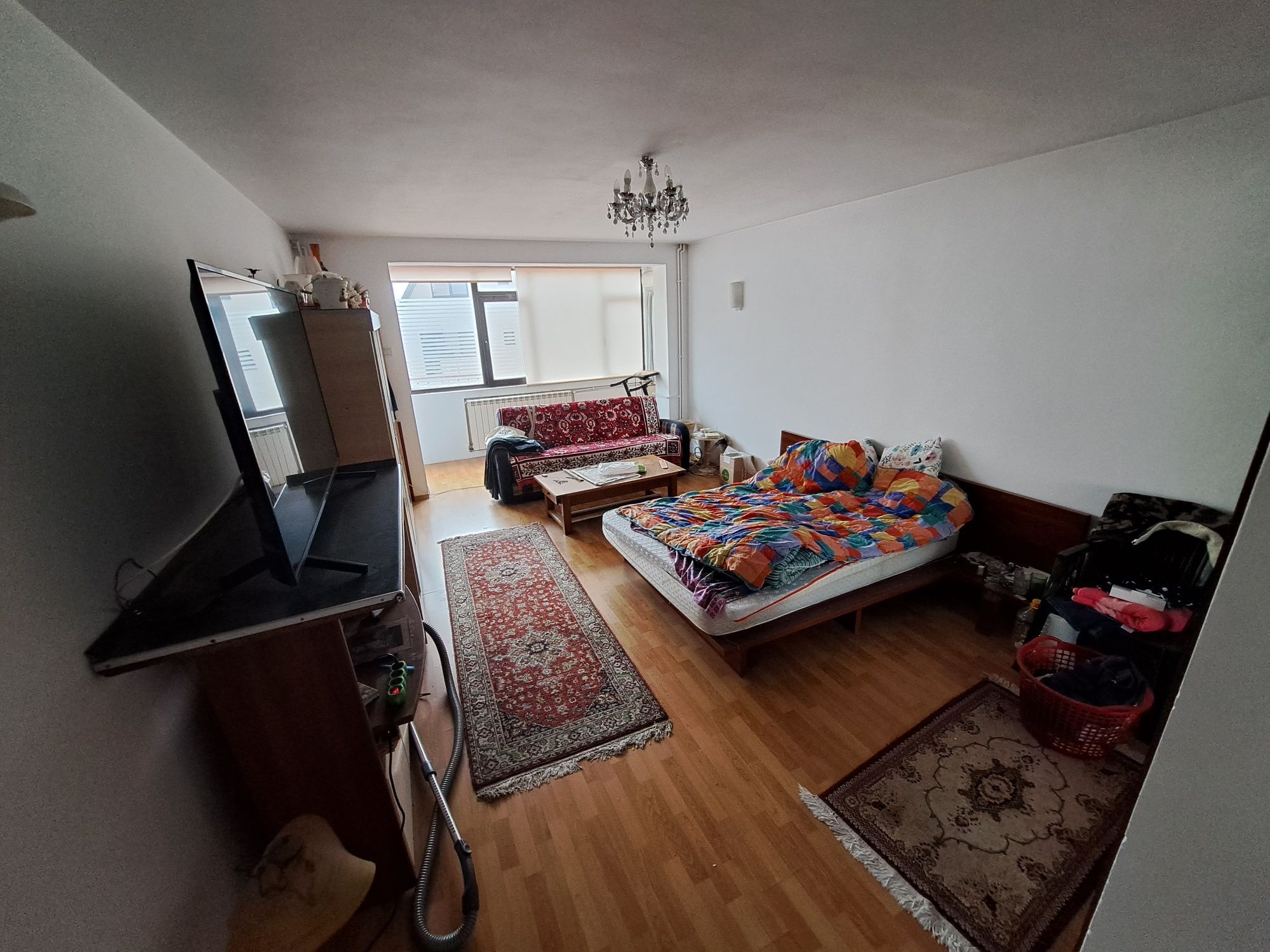 Vând casă cu demisol , parter + 2 etaje și teren în sector 4 — fotografia 4