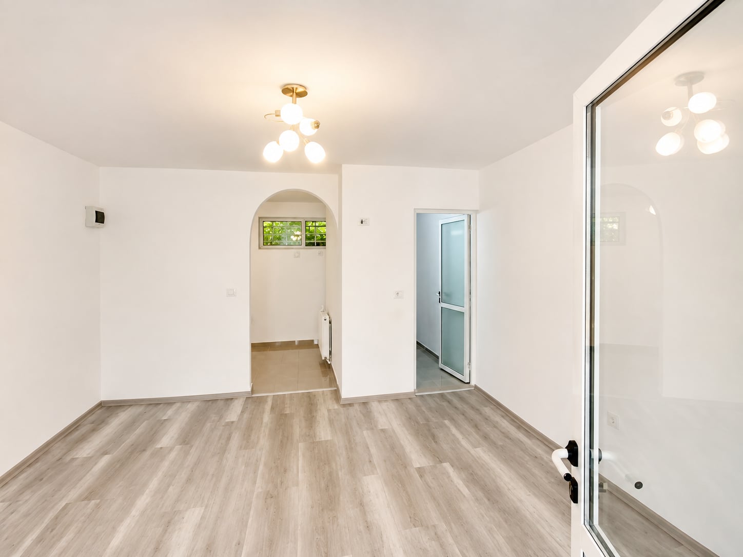 Garsonieră de vânzare, 30 mp, Zona Piața Centrală, curte privată/loc de parcare — fotografia 8