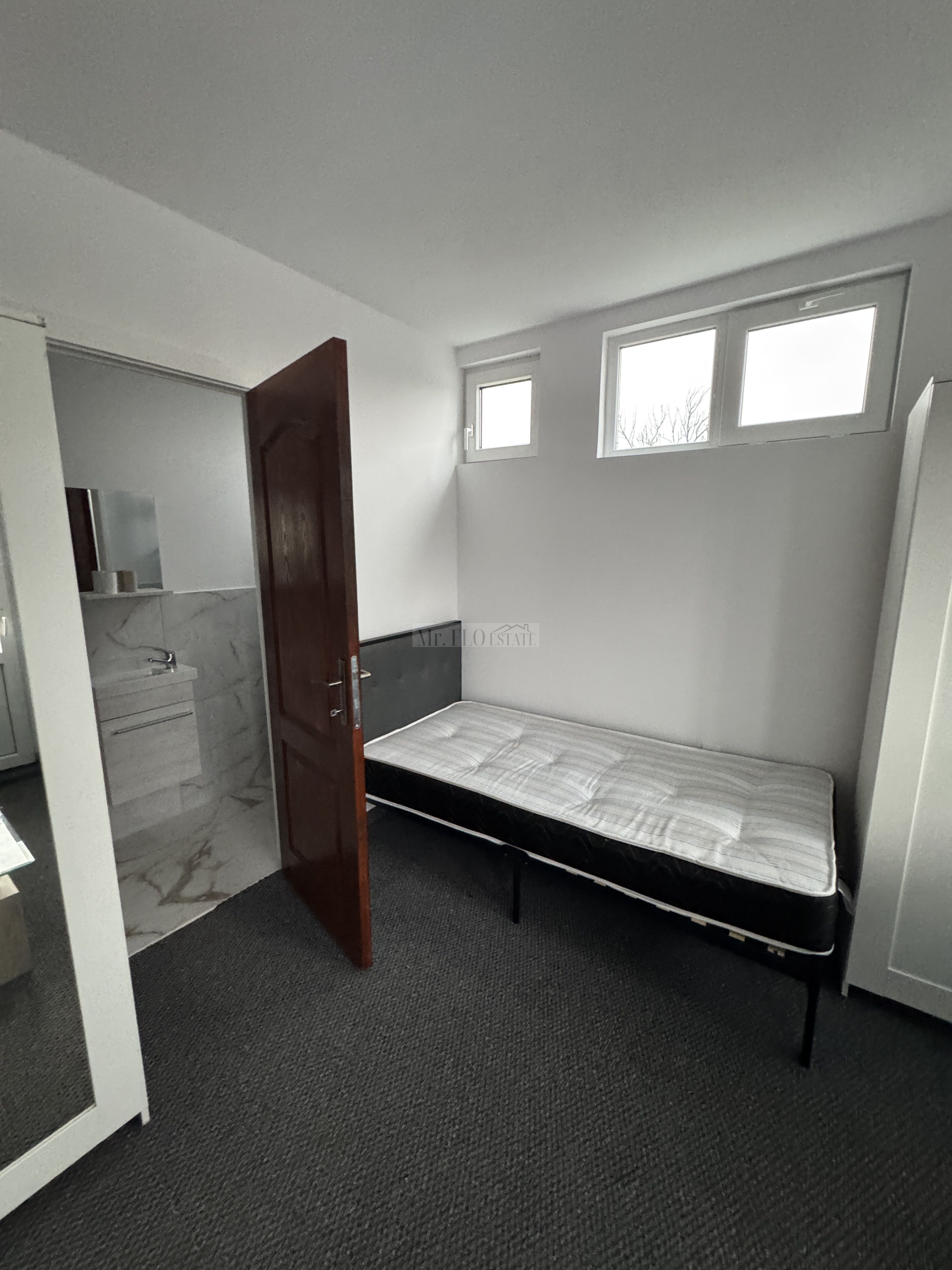 Vând clădire de apartamente + spațiu comercial - Comision 0% — fotografia 2