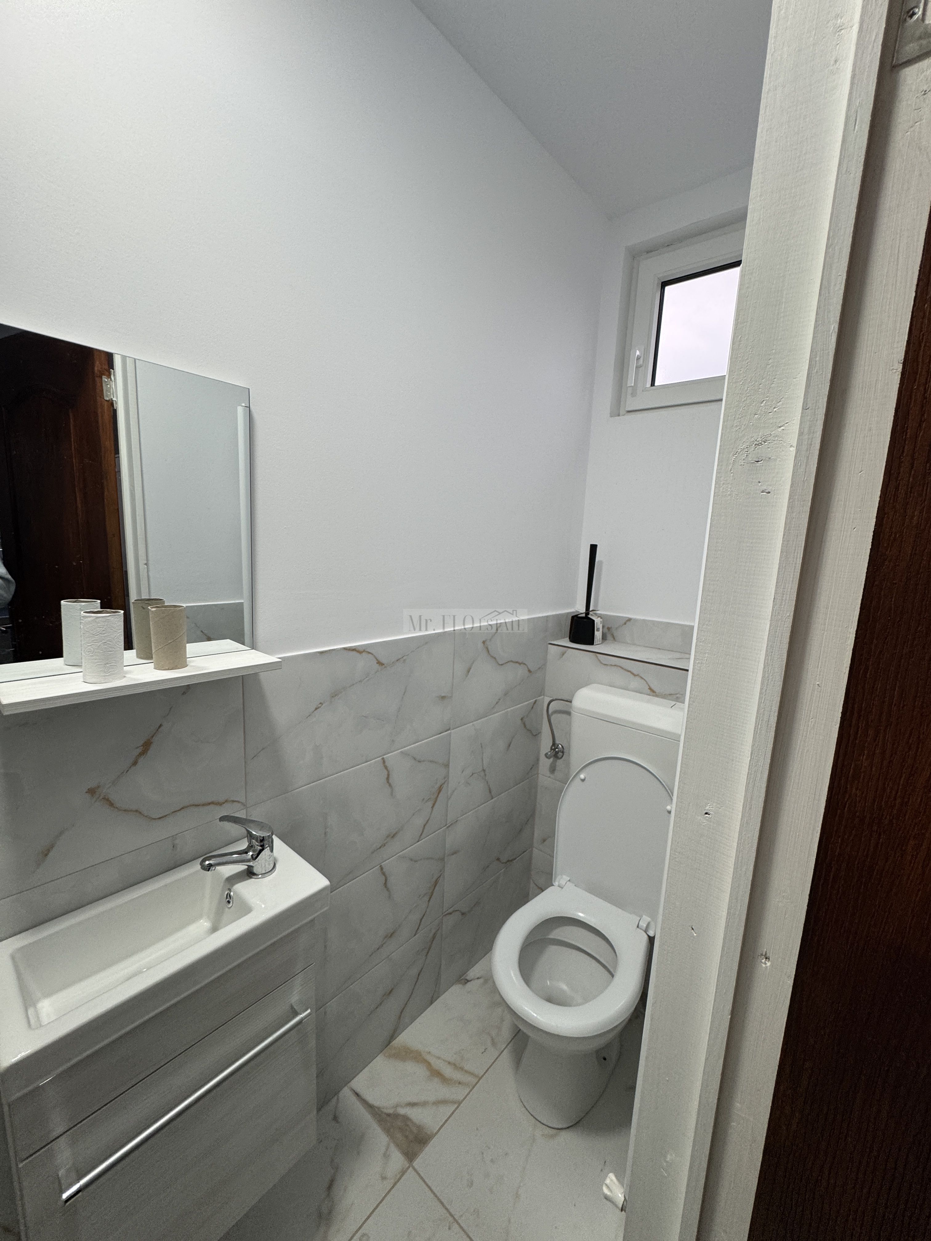 Vând clădire de apartamente + spațiu comercial - Comision 0% — fotografia 5