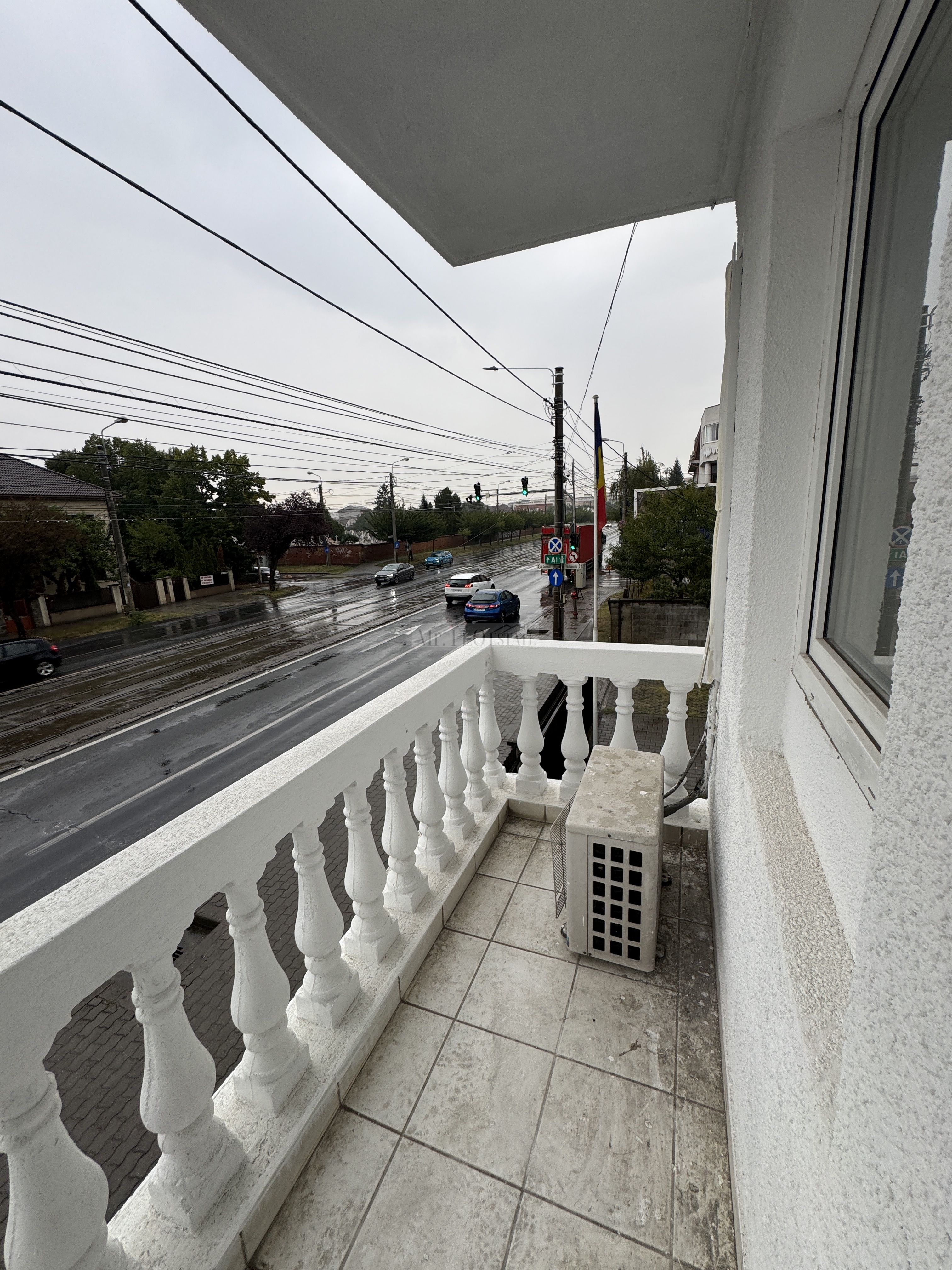 Vând clădire de apartamente + spațiu comercial - Comision 0% — fotografia 6