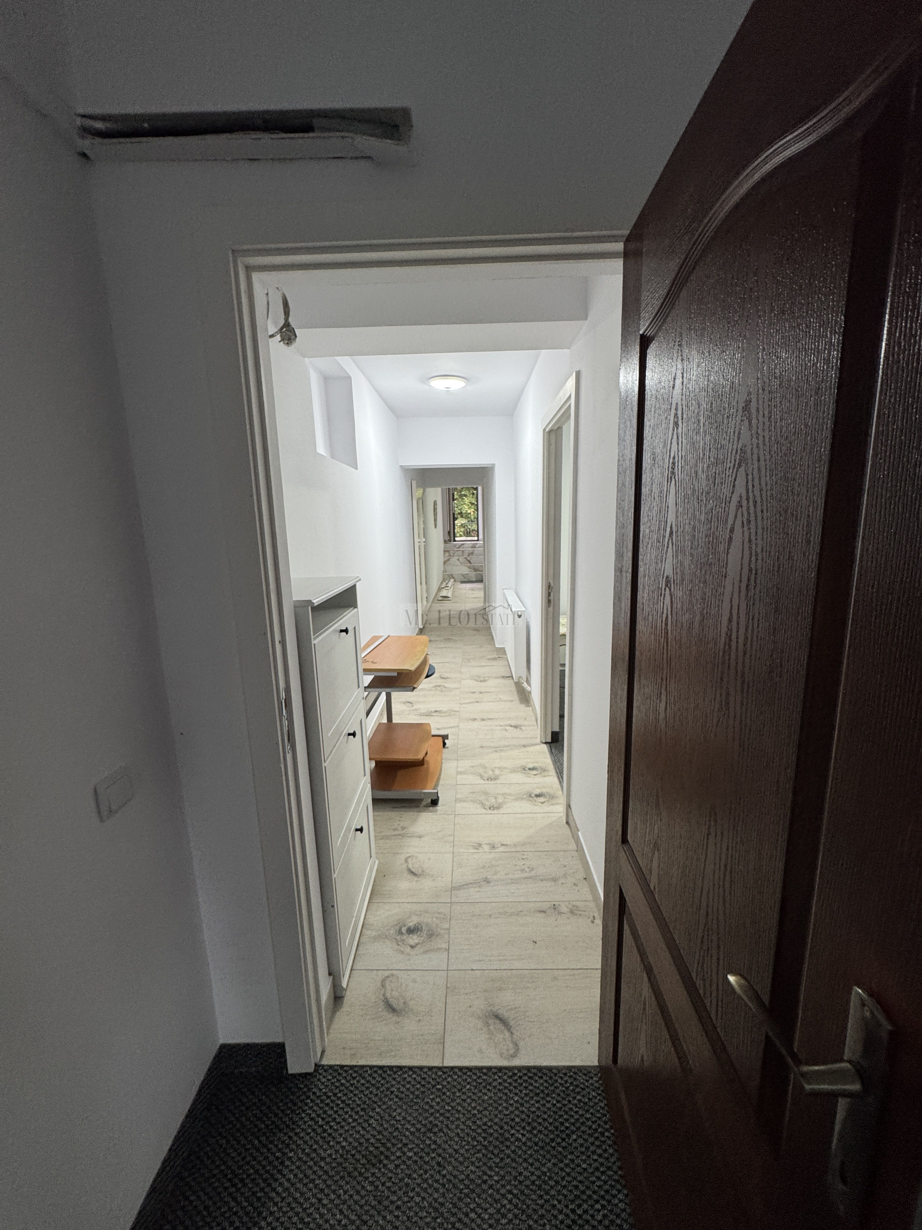 Vând clădire de apartamente + spațiu comercial - Comision 0% — fotografia 8