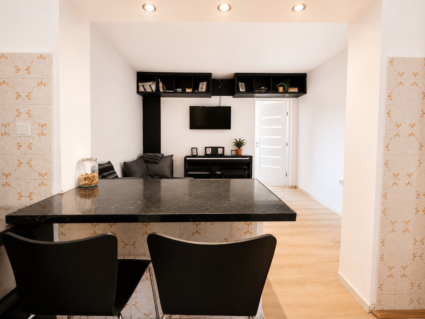 Apartament 4 camere în vilă – Zamca, str. Narciselor | Etaj 1, intrare separată — fotografia 2