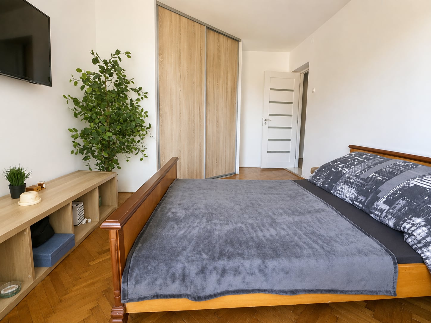 Apartament 4 camere în vilă – Zamca, str. Narciselor | Etaj 1, intrare separată — fotografia 8