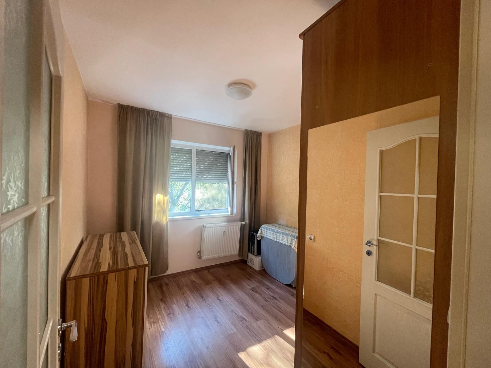 Ap 3 camere, renovat, mobilat, utilat, etaj 2, Rogerius-Pret 93900 eur — fotografia 6