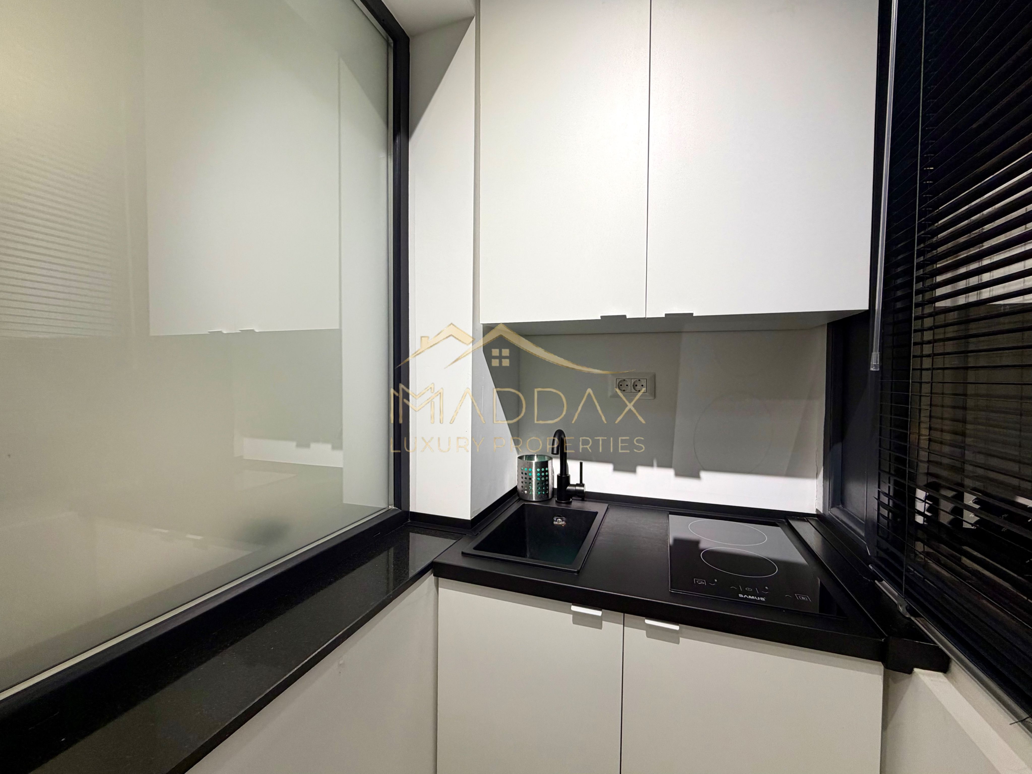 Studio *mobilat complet* // Piata Amzei — fotografia 11