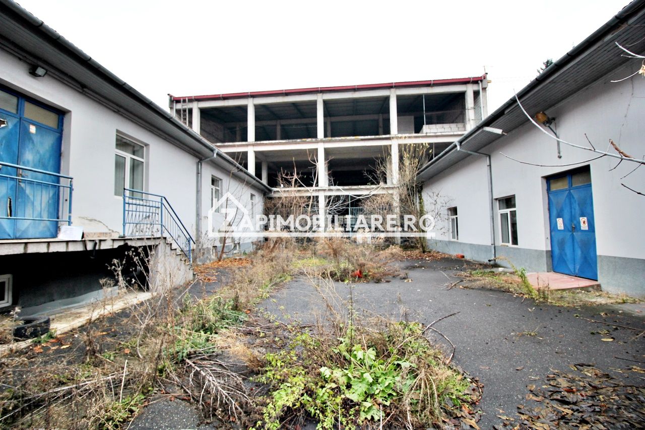 Spatiu comercial 2.800 mp.Piata Republicii,555 euro mp — fotografia 2
