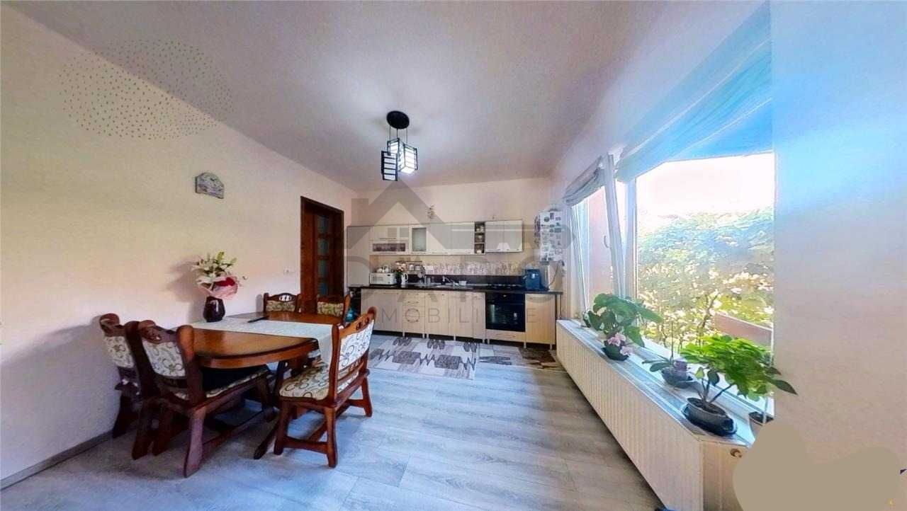 Casă bine poziționată, într-o zonă liniștită și sigură- Cartierul Unirii — fotografia 2