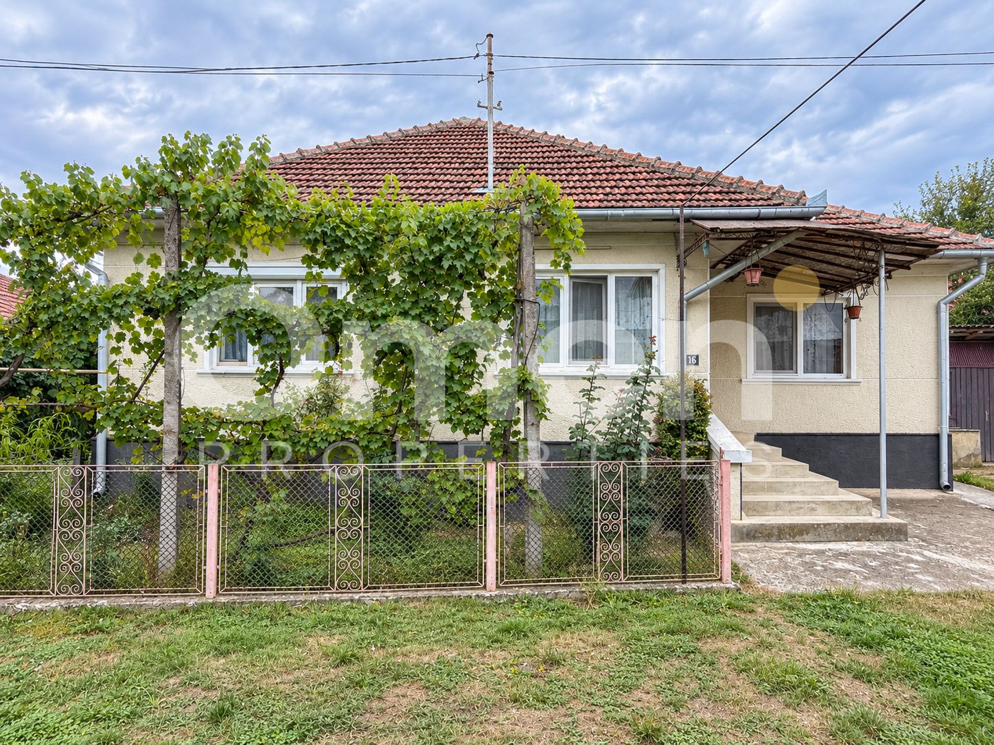 Casă cu teren 4.200 mp | Anexe multiple | Ideală pentru 2 familii | Letca, Sălaj — fotografia 2