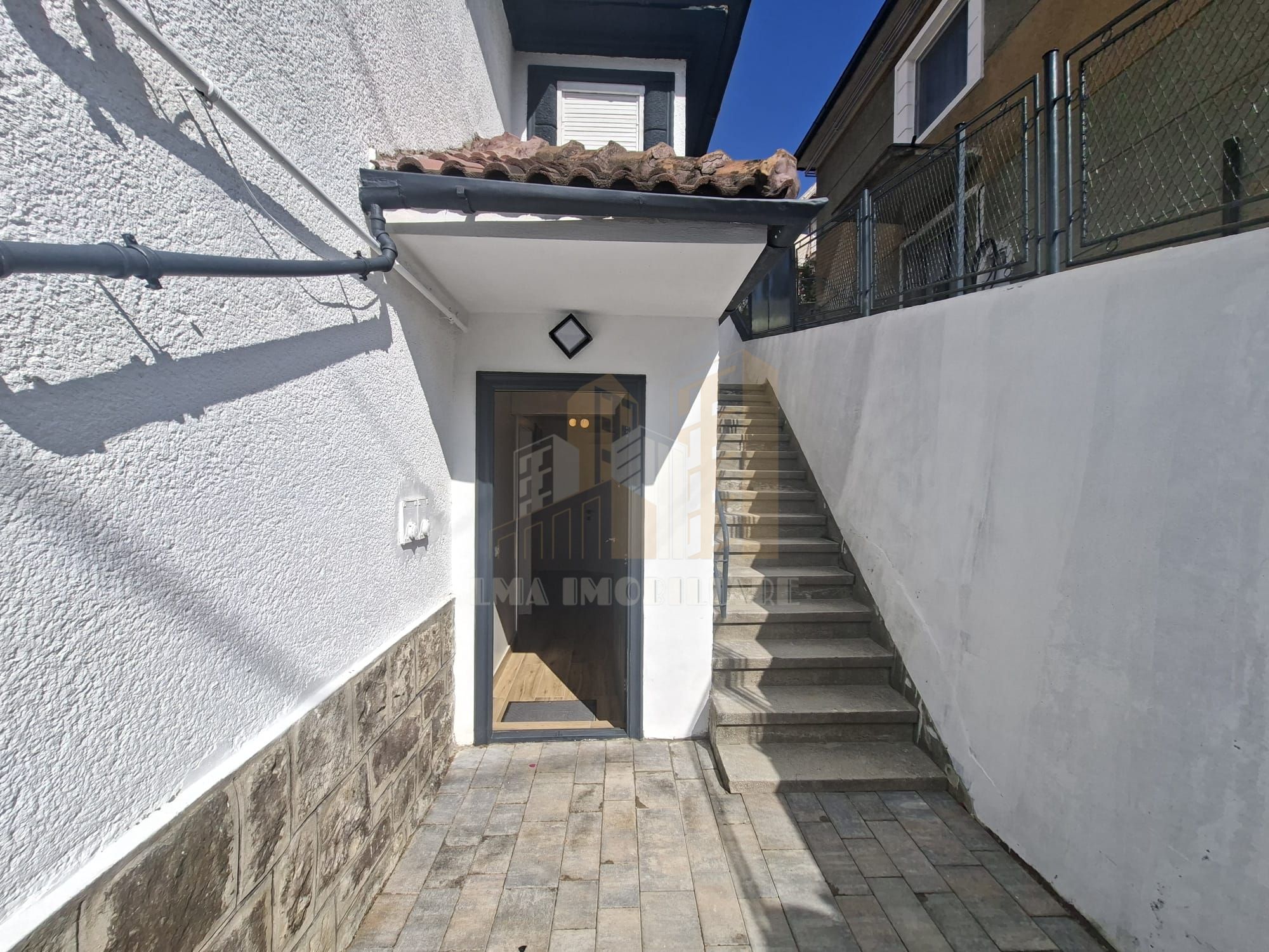 Apartament 2 camere semidecomandat Brasovul vechi — fotografia 3