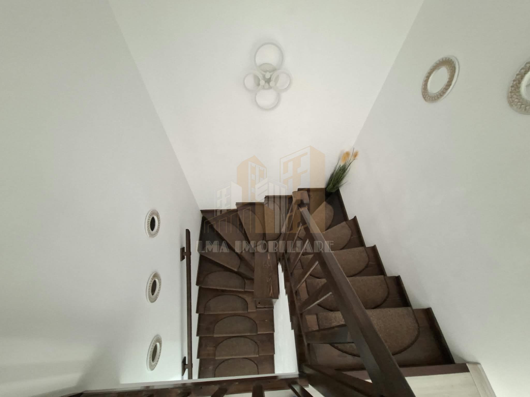Casa insiruita Sanpetru strada Macesului Brasov — fotografia 16
