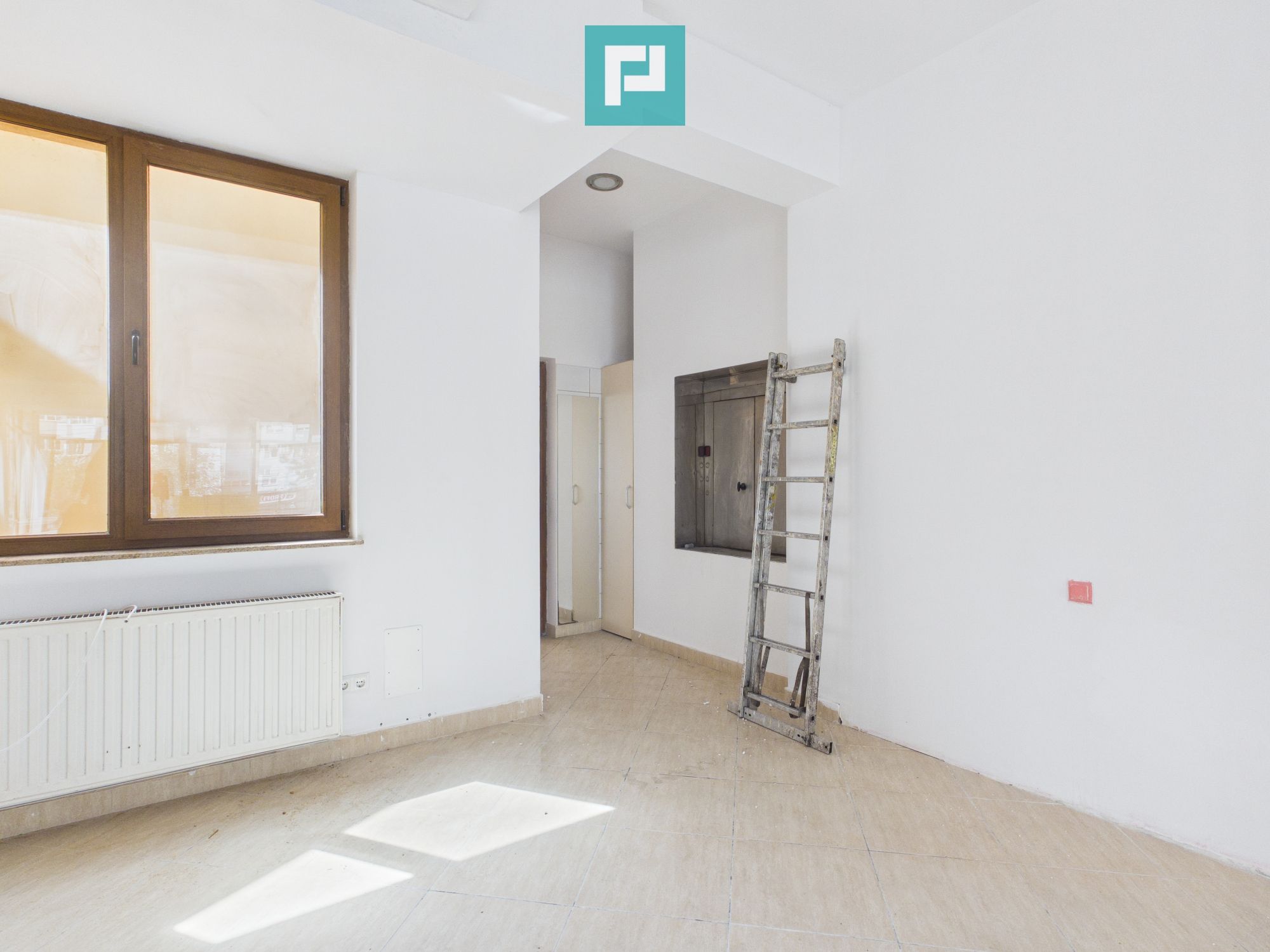 Spațiu Comercial Open Space, Vitrină 8 m, Etaj 1 — fotografia 4