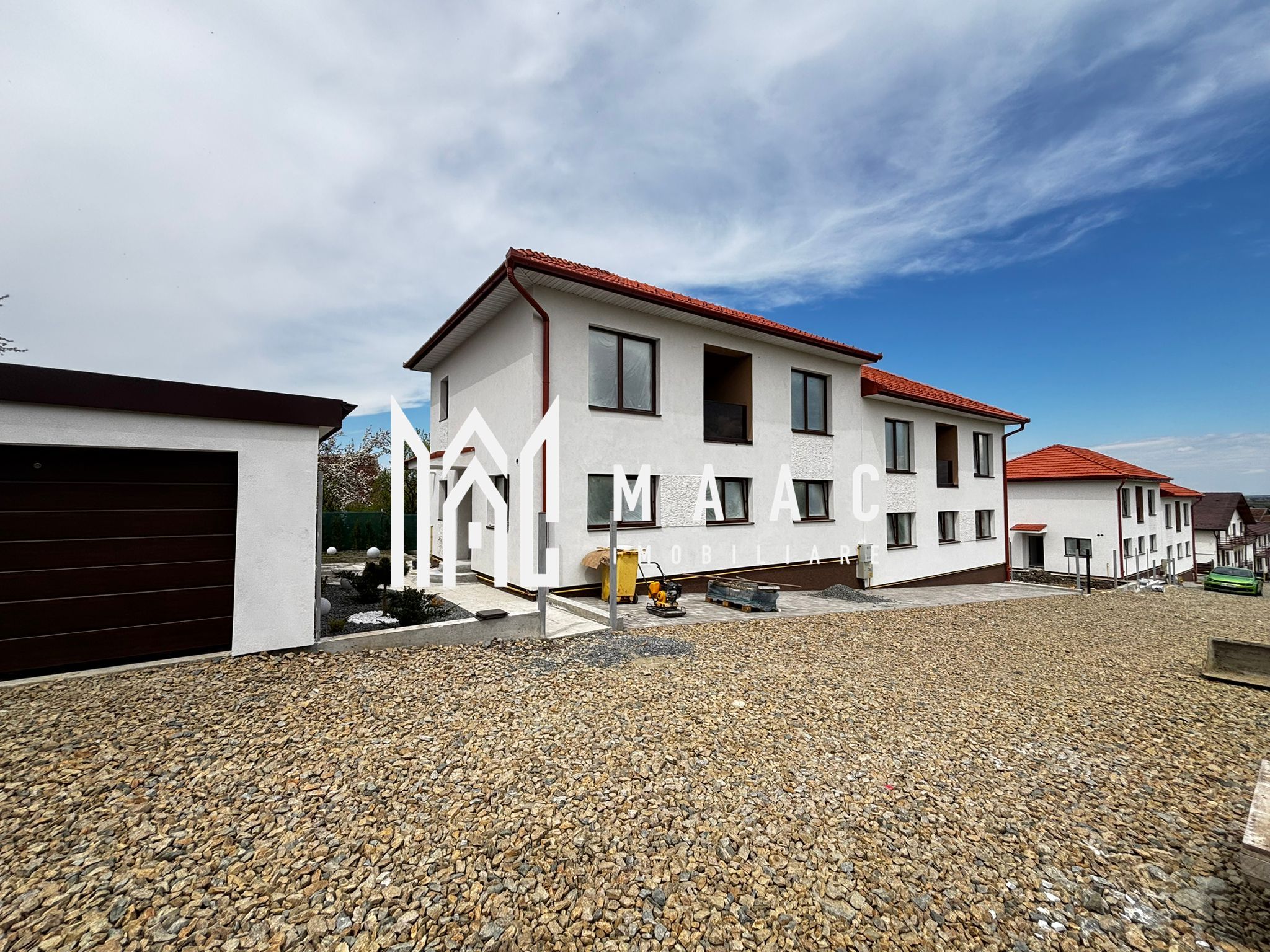 Casă Tip Duplex | 4 Camere | 2 Balcoane | Terasă | Șura Mică