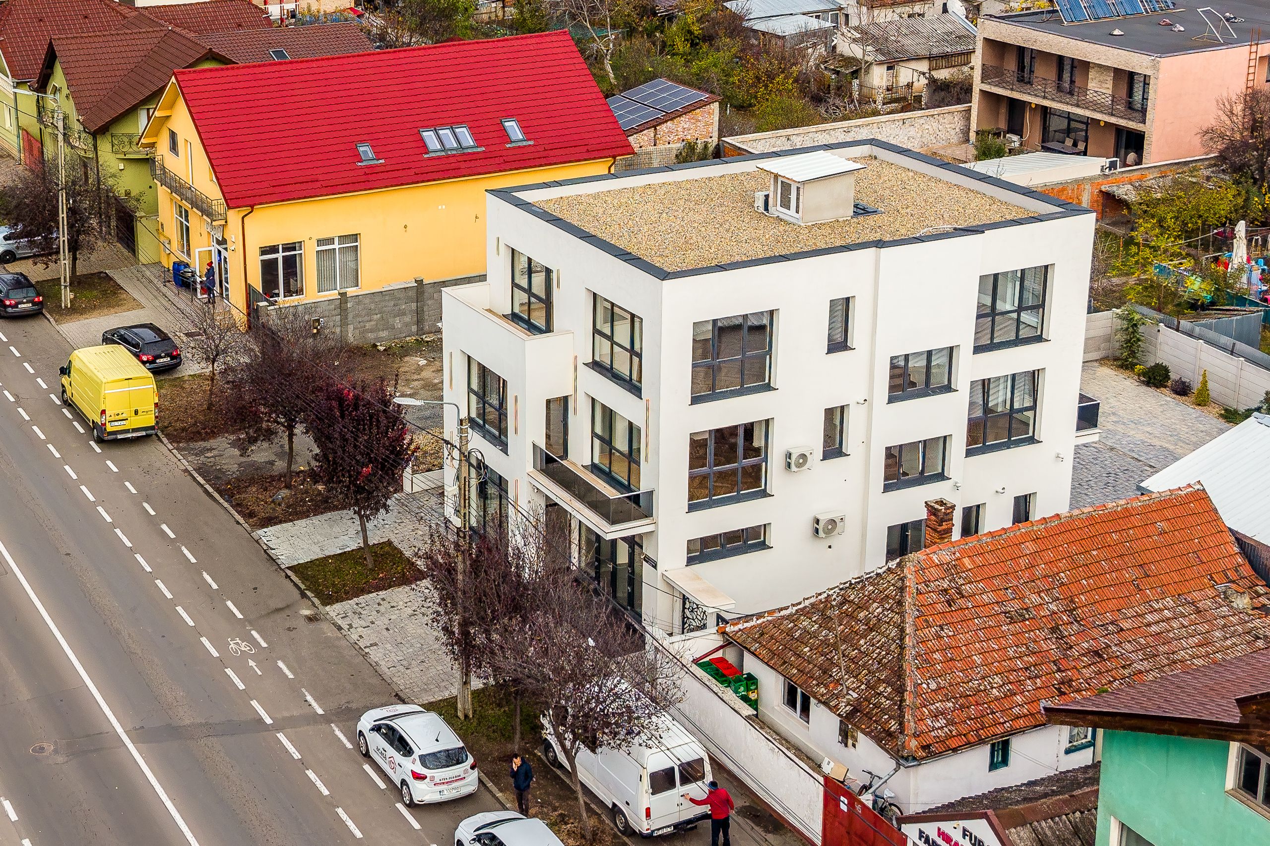 Clădire nouă P+2 cu showroom și birouri în Arad — fotografia 2
