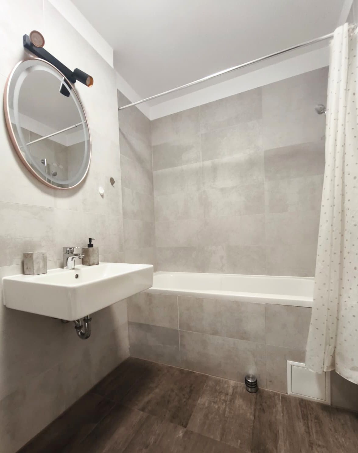 Studio Elegant în Kasper Coresi Balcon  Parcare  Boxă — fotografia 16
