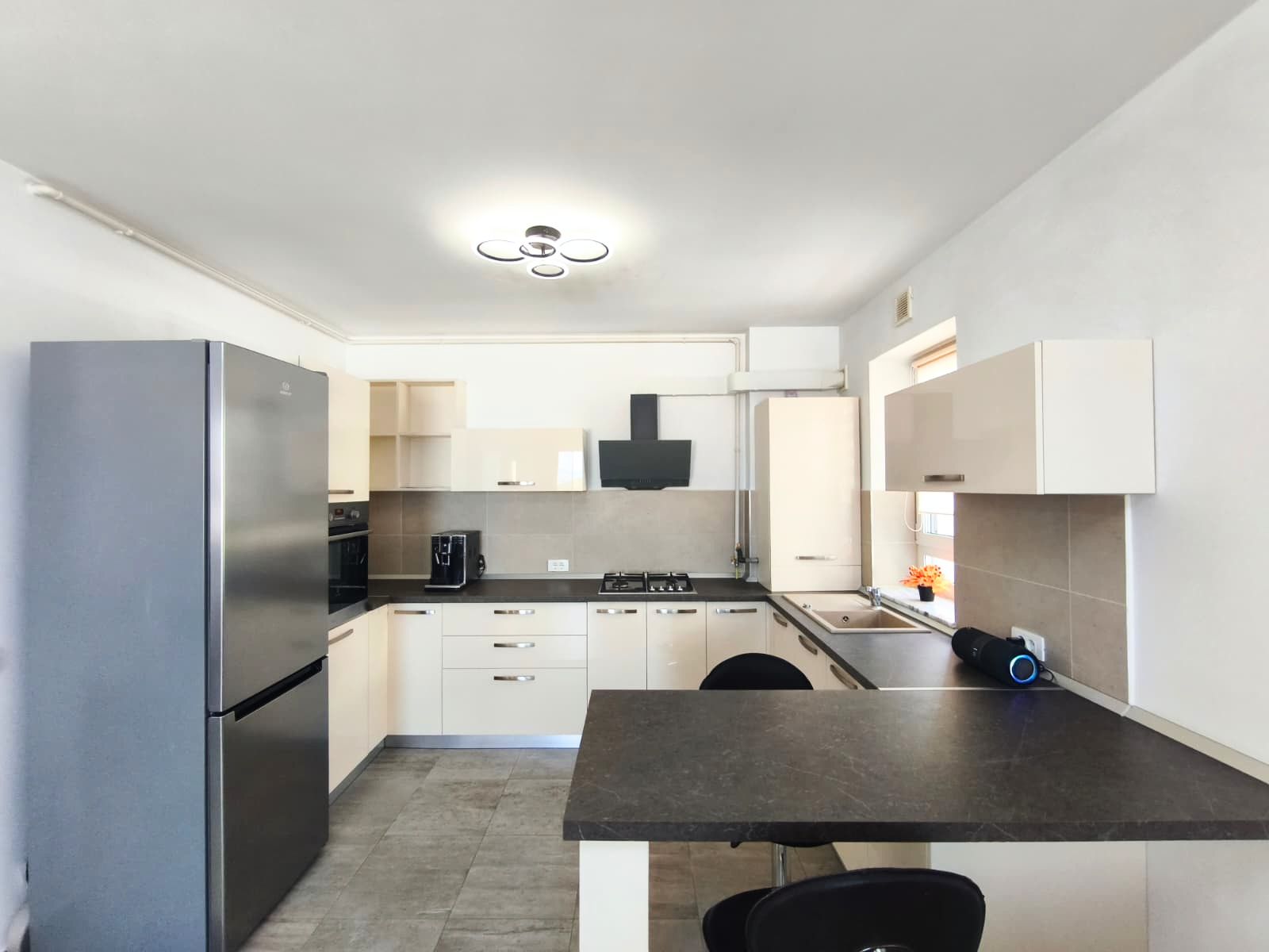 Studio Elegant în Kasper Coresi Balcon  Parcare  Boxă — fotografia 7