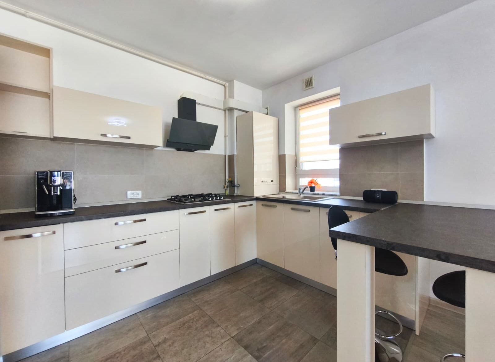 Studio Elegant în Kasper Coresi Balcon  Parcare  Boxă — fotografia 8