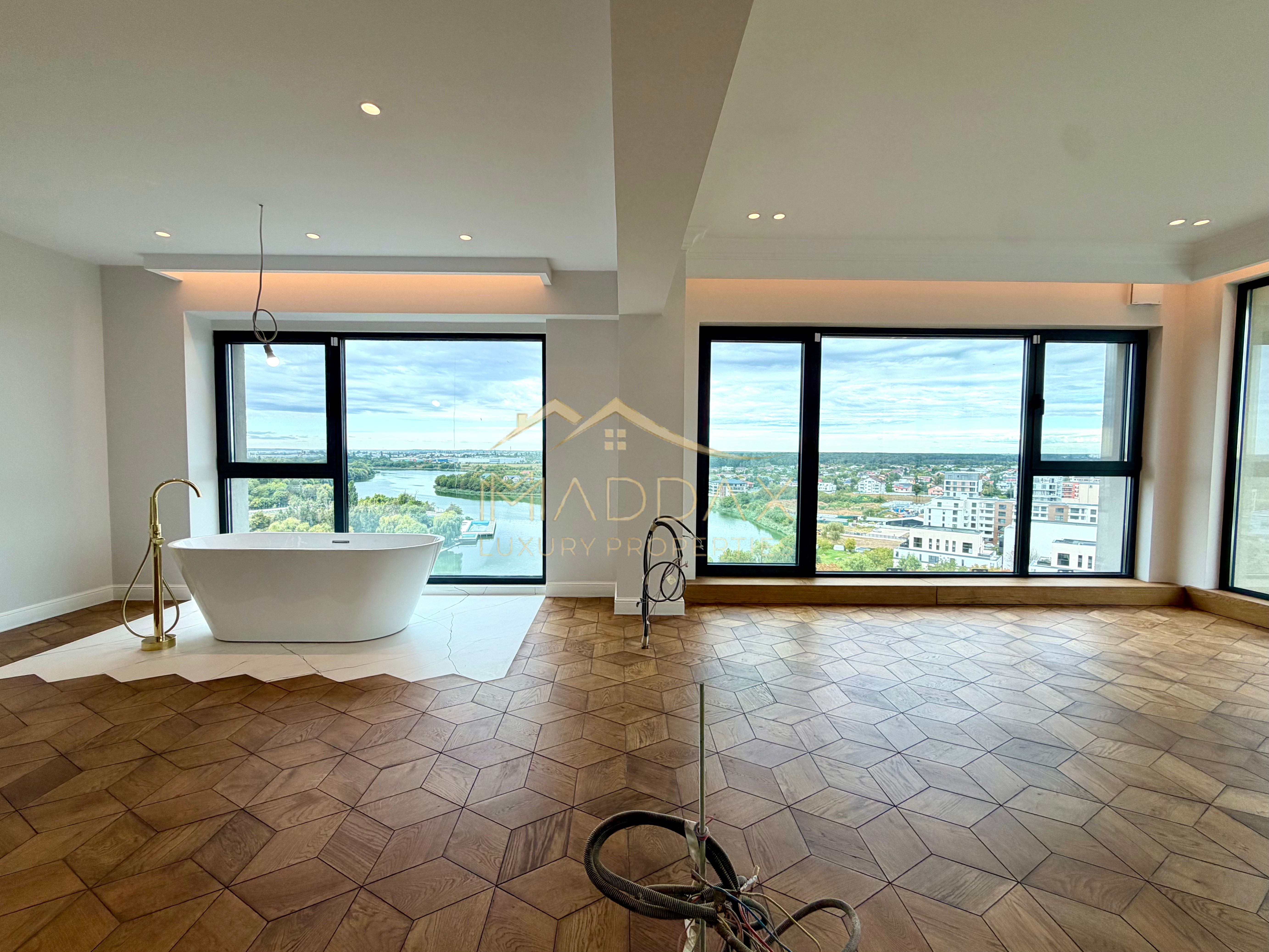 Penthouse cu 4 camere // terasă 70 mp / 200 mp / 3 parking / Straulesti — fotografia 2
