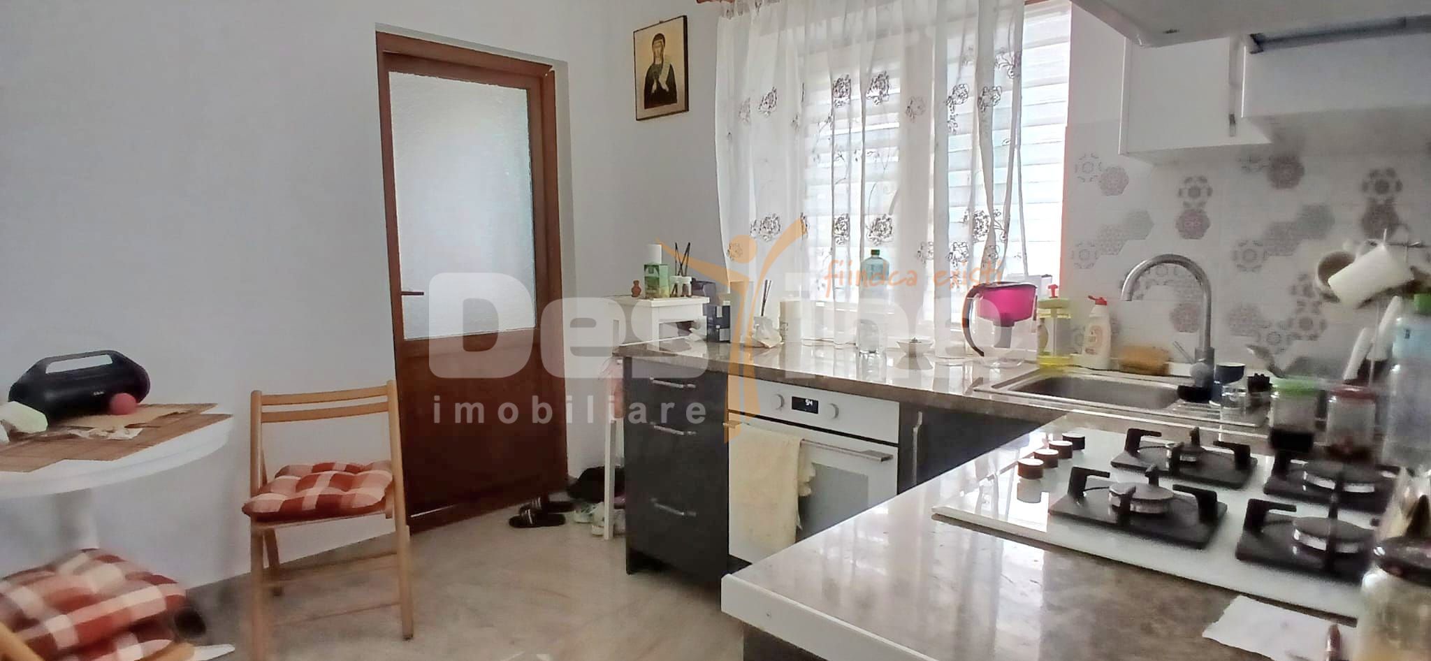 casa duplex Baicoi, intrare si curte separata — fotografia 8