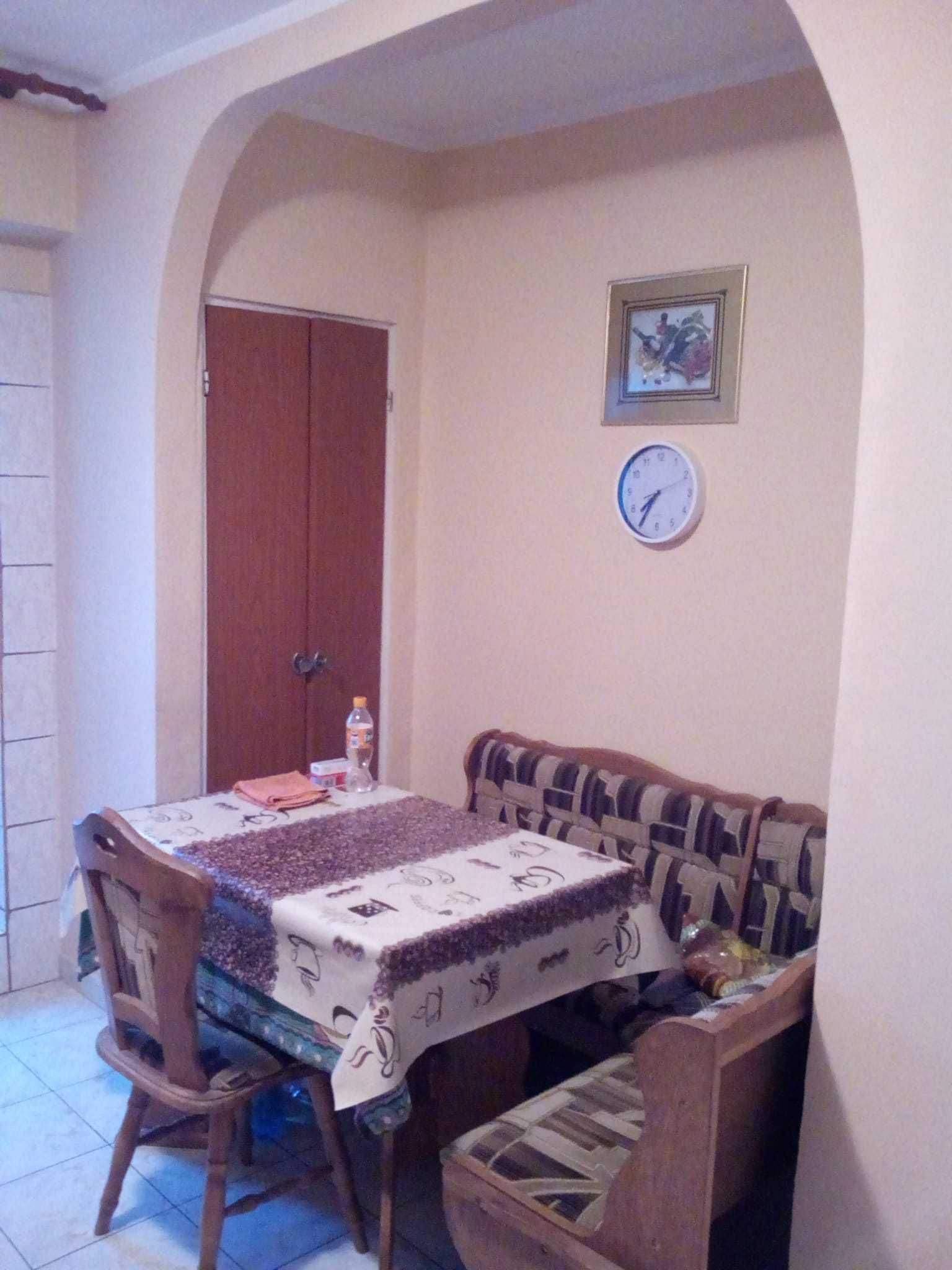 BRASADAS închiriază ap 2 cam Et 6/8 zona Unirii — fotografia 5