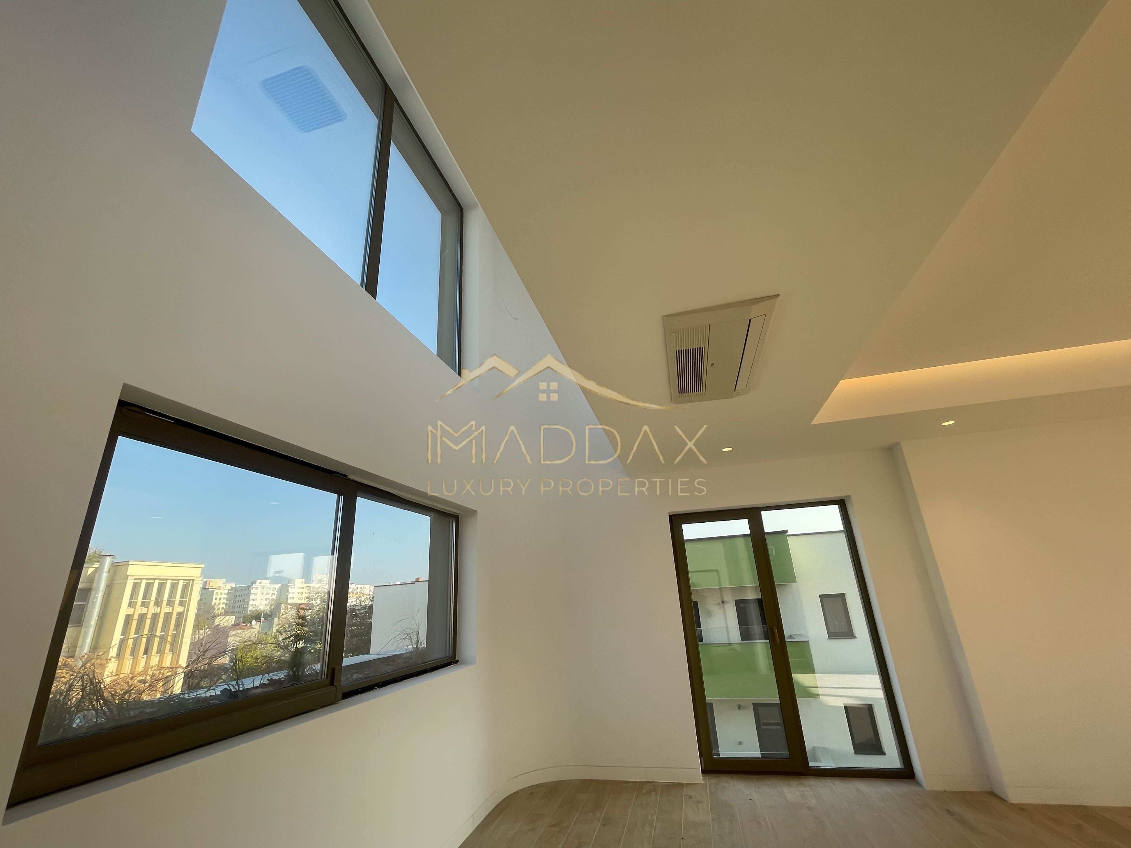 Impressive Penthouse-Triplex ** Green Building***/ 3 parking / Stefan Cel Mare