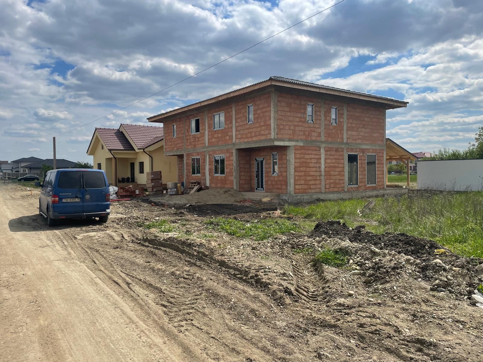 Jumătate de duplex cu interior la gri de vânzare în Giarmata Vii — fotografia 3